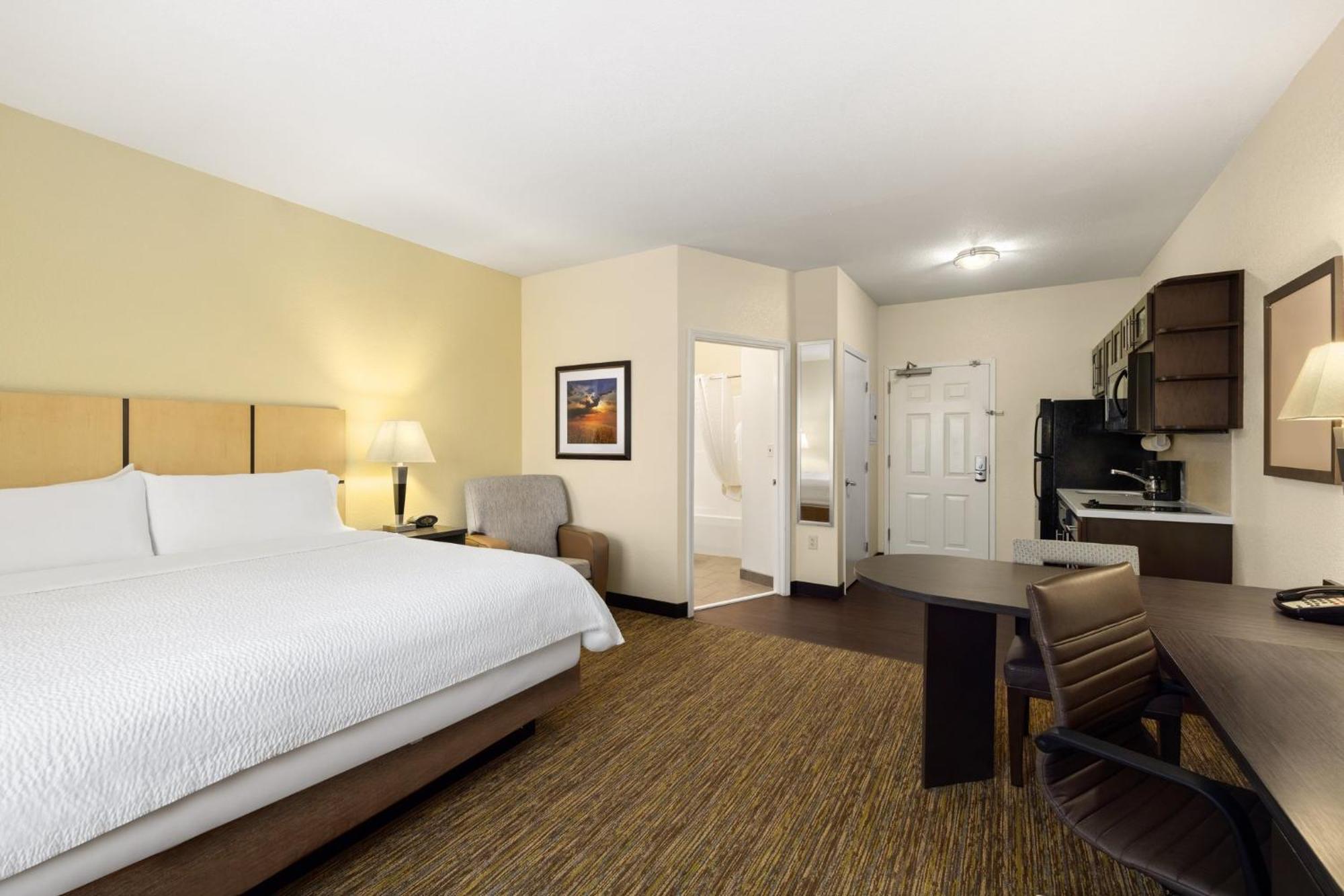 Studio King Suite - Communications Accessible