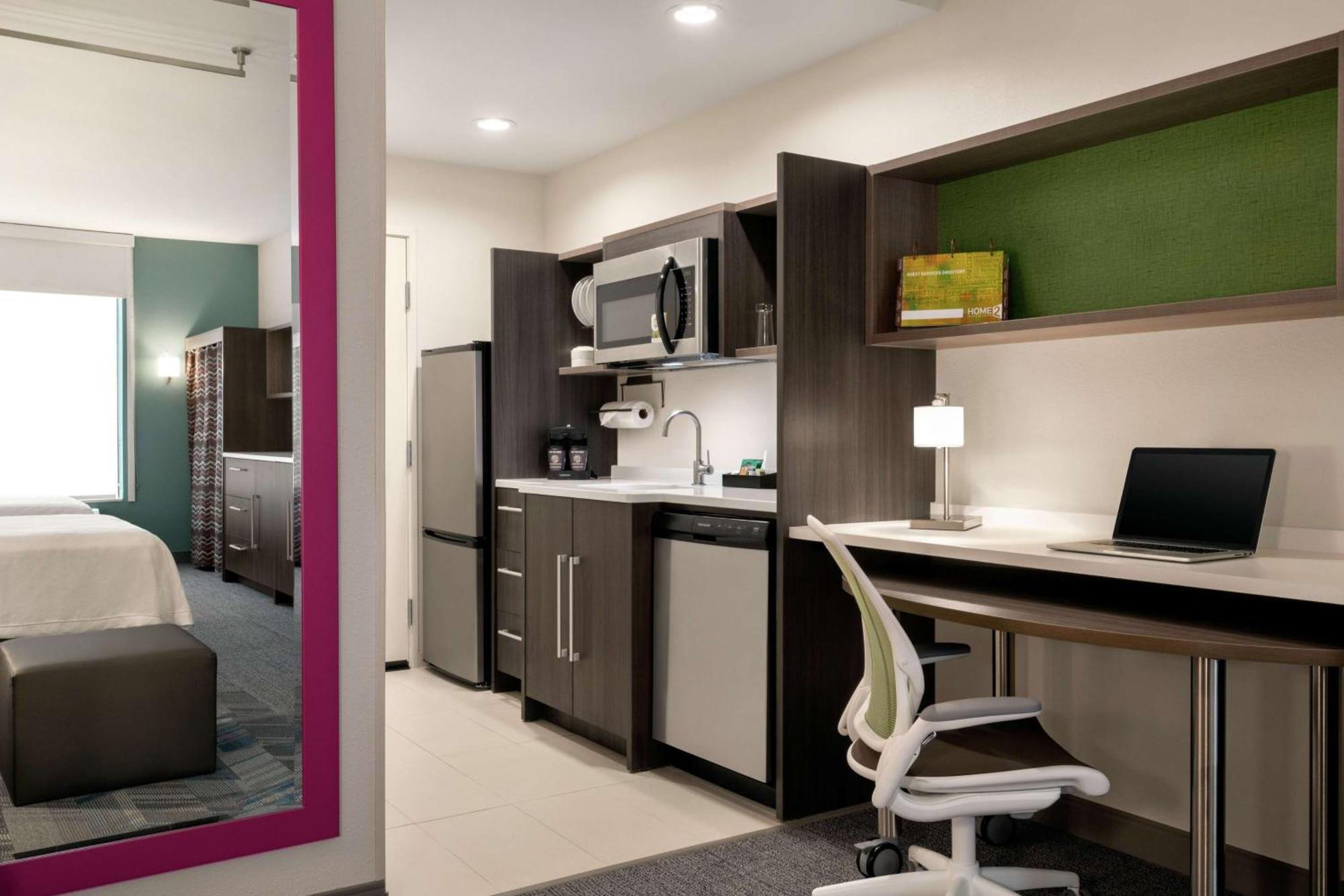 Queen Studio with Two Queen Beds - Non-Smoking