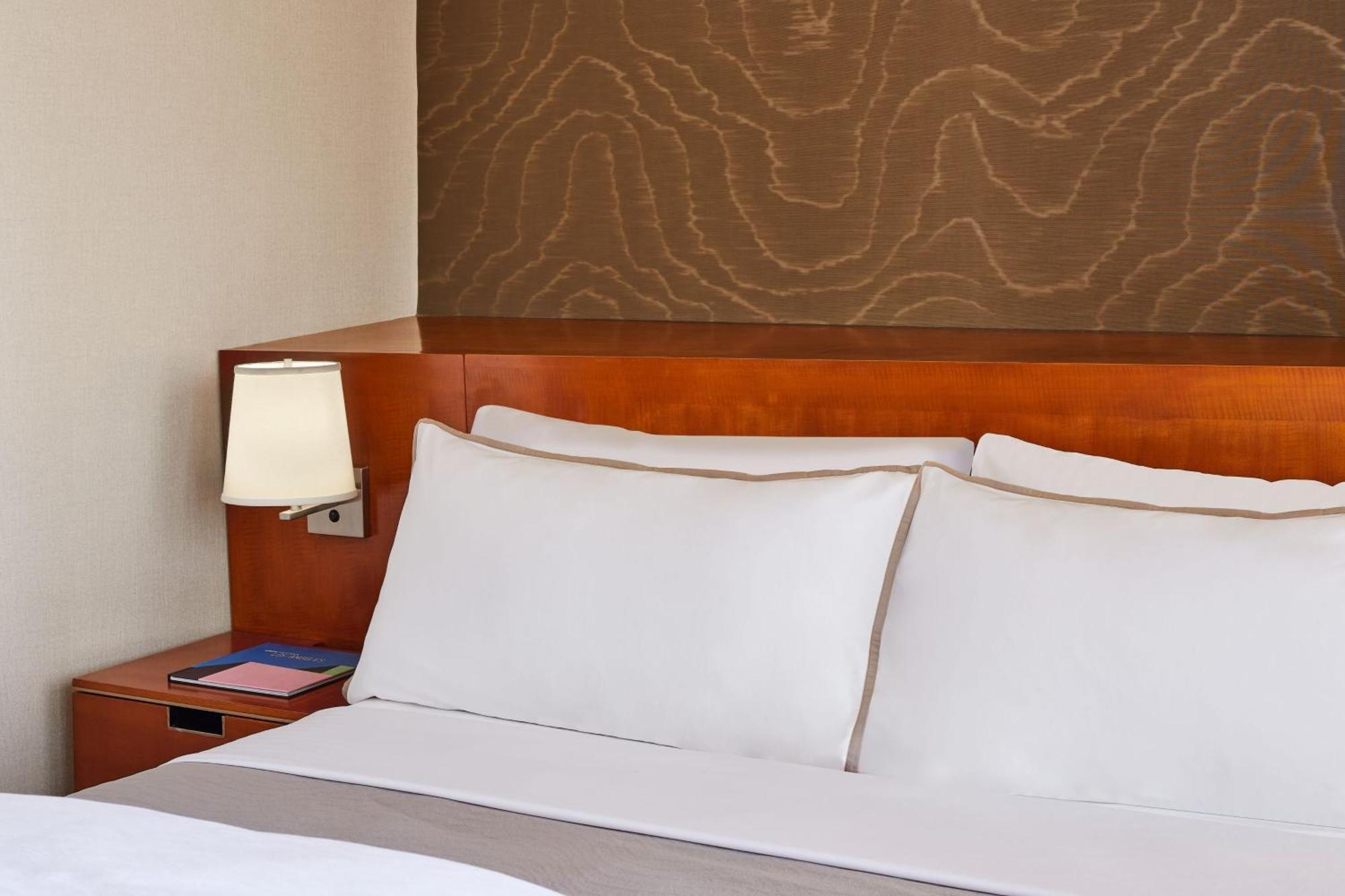Suite Tower con Vista Città, Divano-Letto e 1 Camera con 1 Letto King-Size