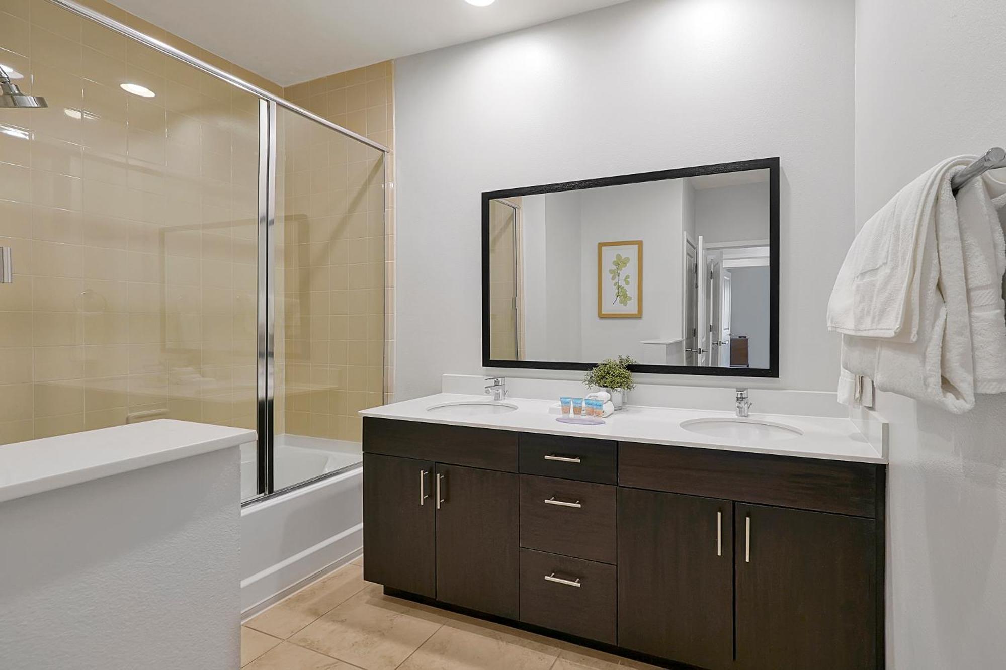 Three-Bedroom Townhouse with Private Hot Tub