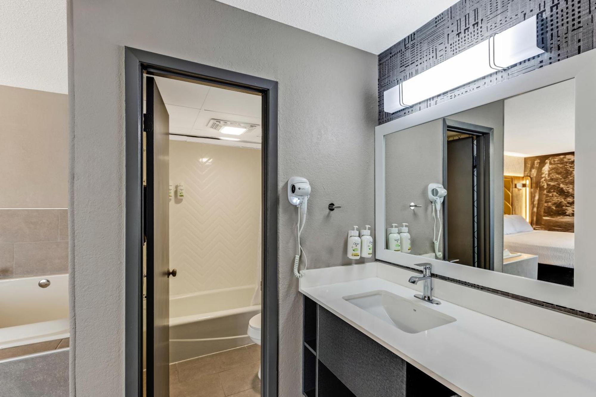 Family Suite with Jetted Tub and Private Balcony - Non-Smoking