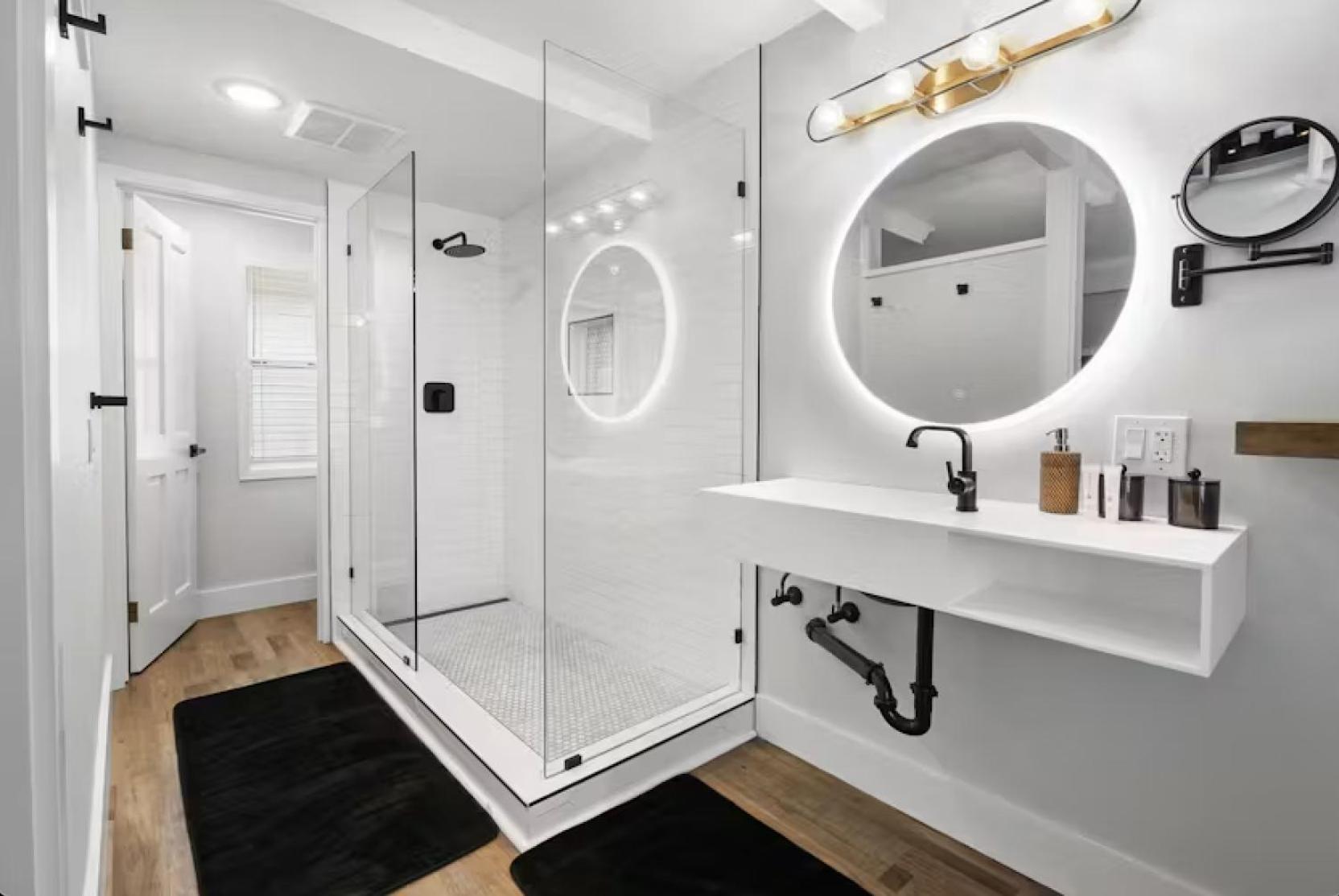 Deluxe Double Room with Shower