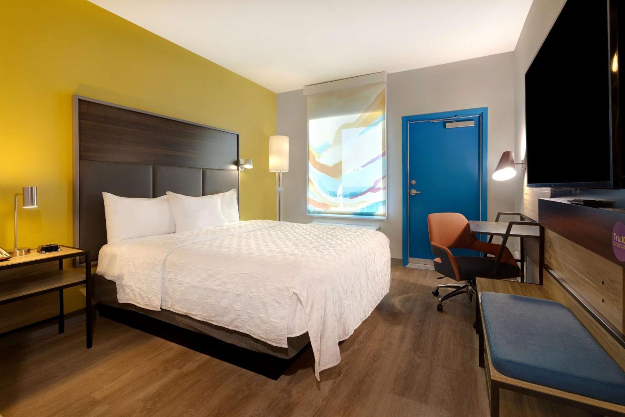 King Corner Room with Balcony and Oceanfront View