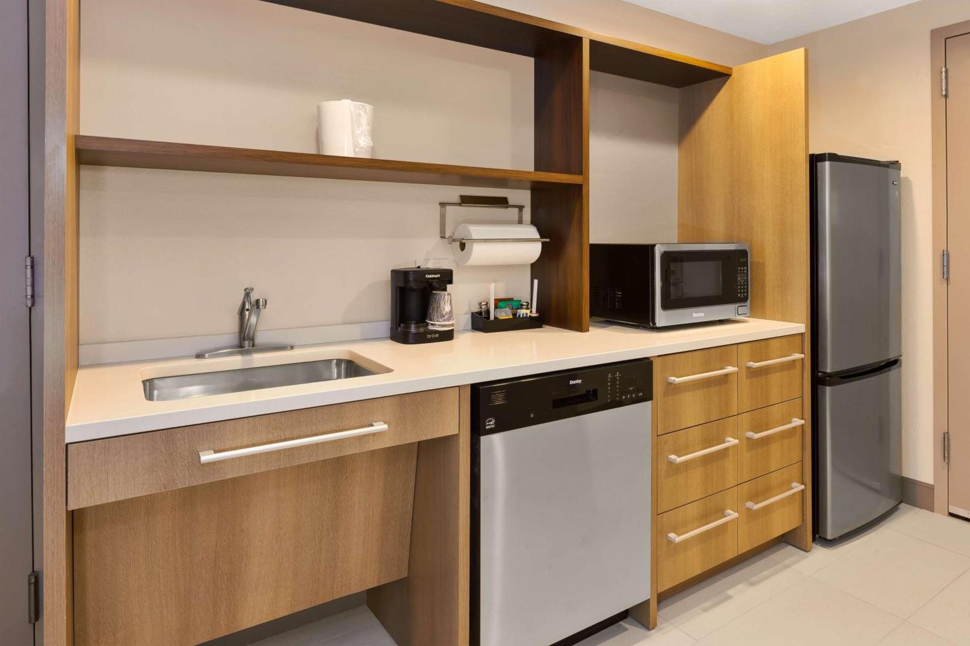 King Suite - Mobility and Hearing Access/Non-Smoking