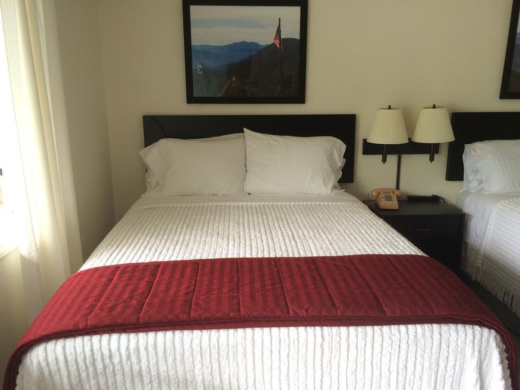 Deluxe Queen Room with Two Queen Beds
