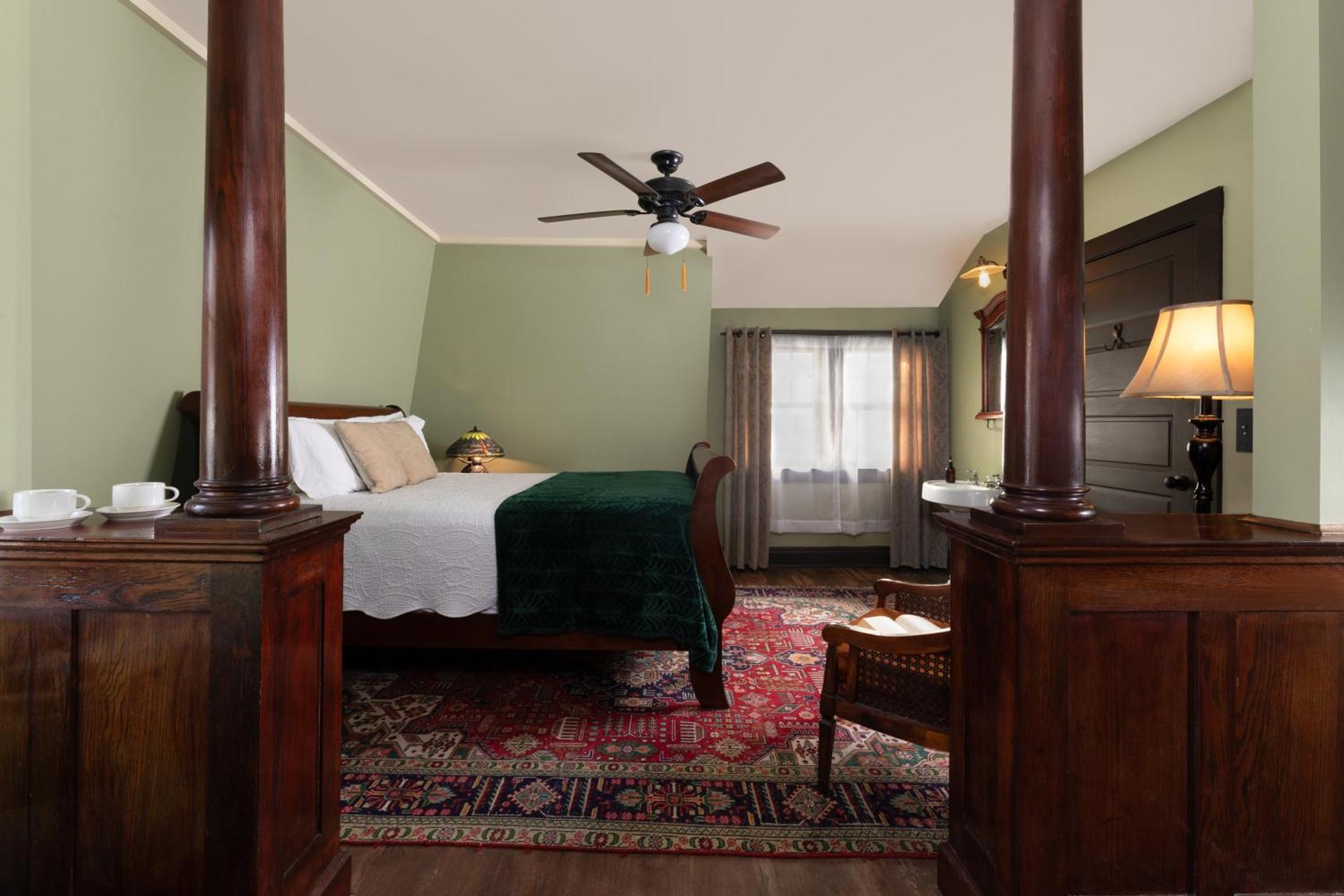 Zimmer mit Queensize-Bett