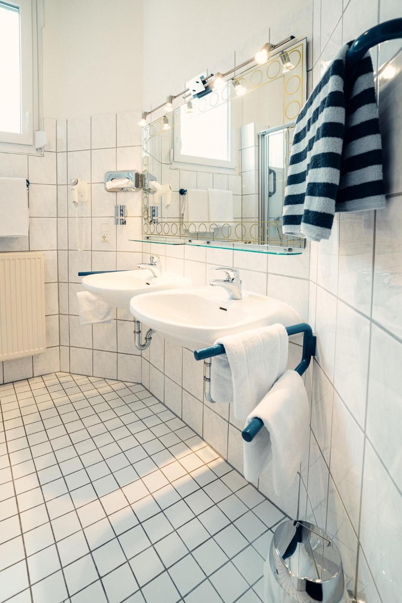 Dreibettzimmer mit eigenem Bad