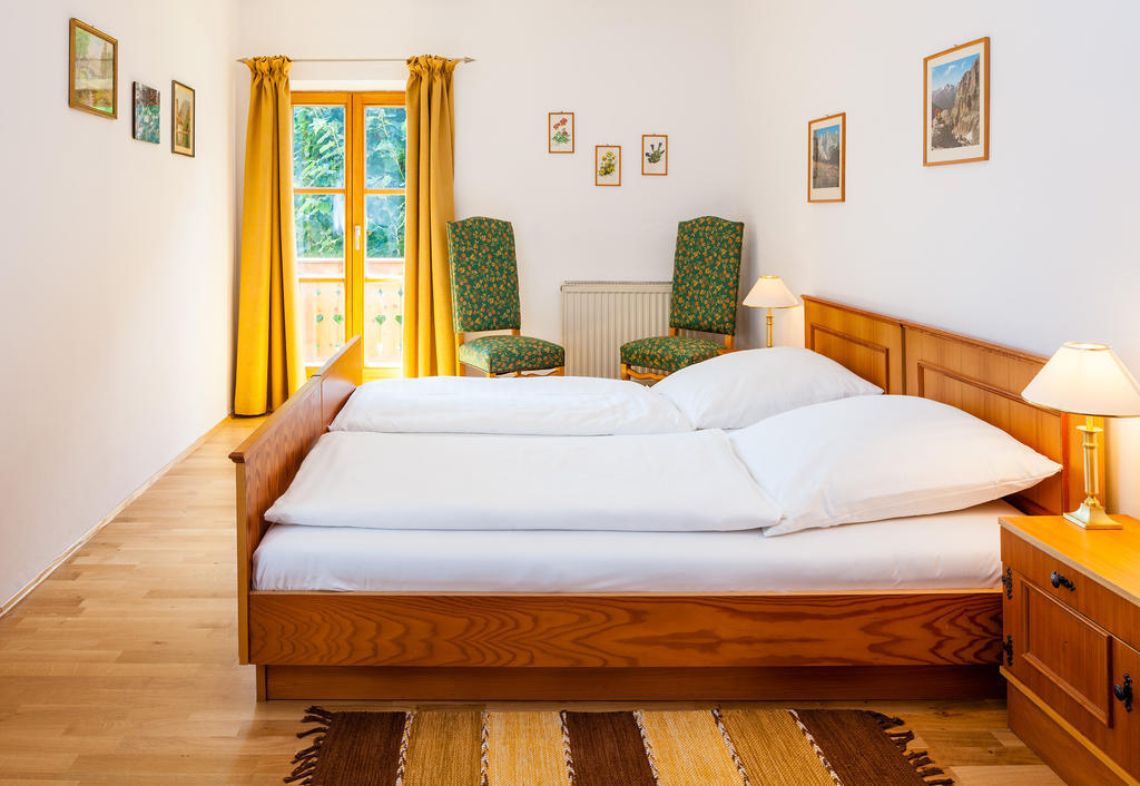 Standard Doppelzimmer mit eigenem Bad außerhalb des Zimmers