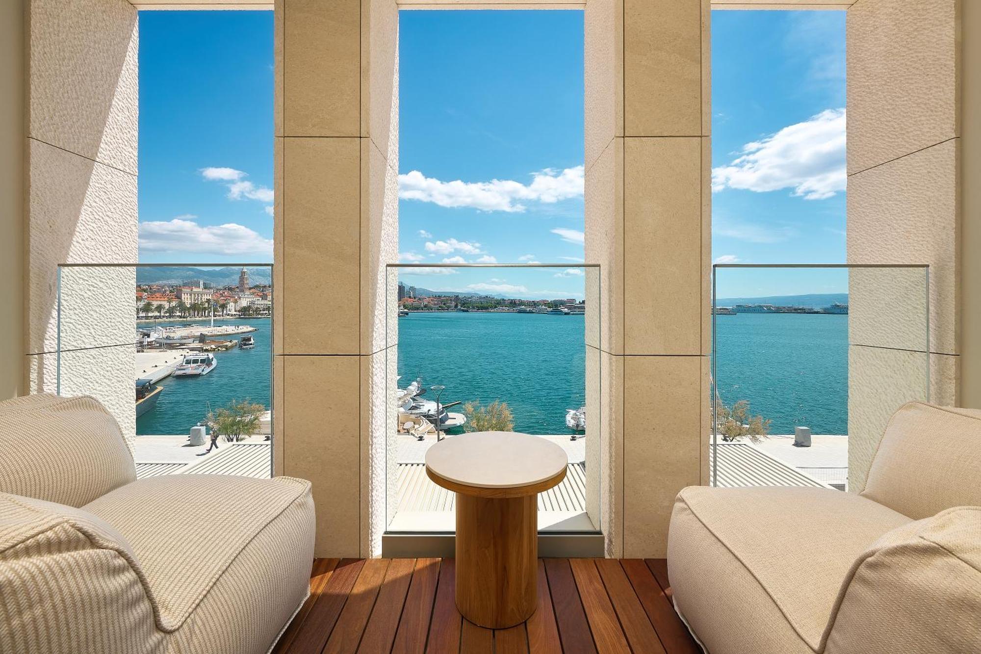 Premium Zweibettzimmer mit Balkon und Meerblick