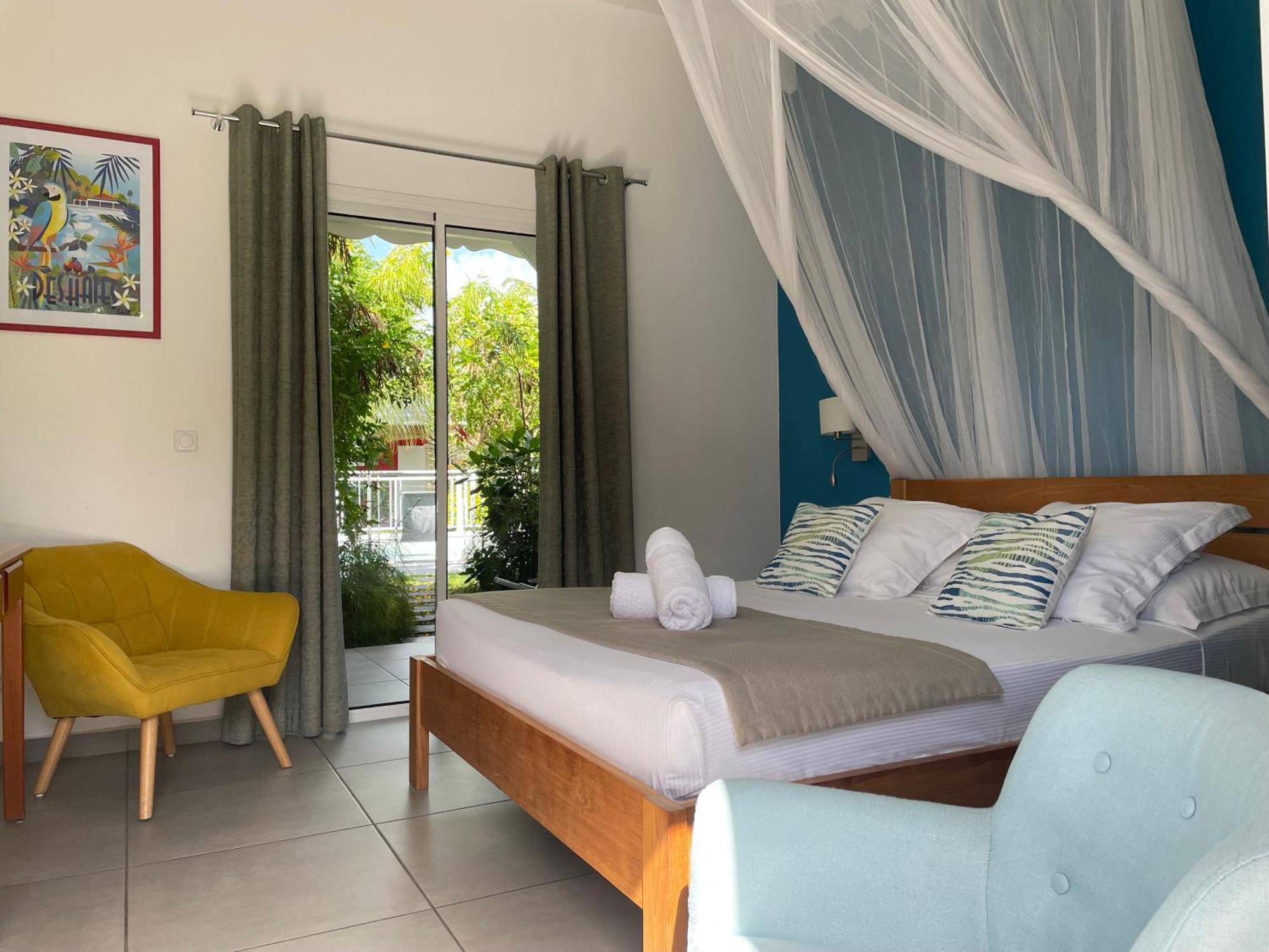 Chambre Lit King-Size - Vue sur Piscine