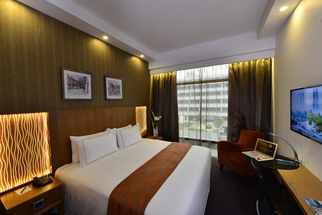 Quarto Executivo com Cama de Casal ou 2 de Solteiro