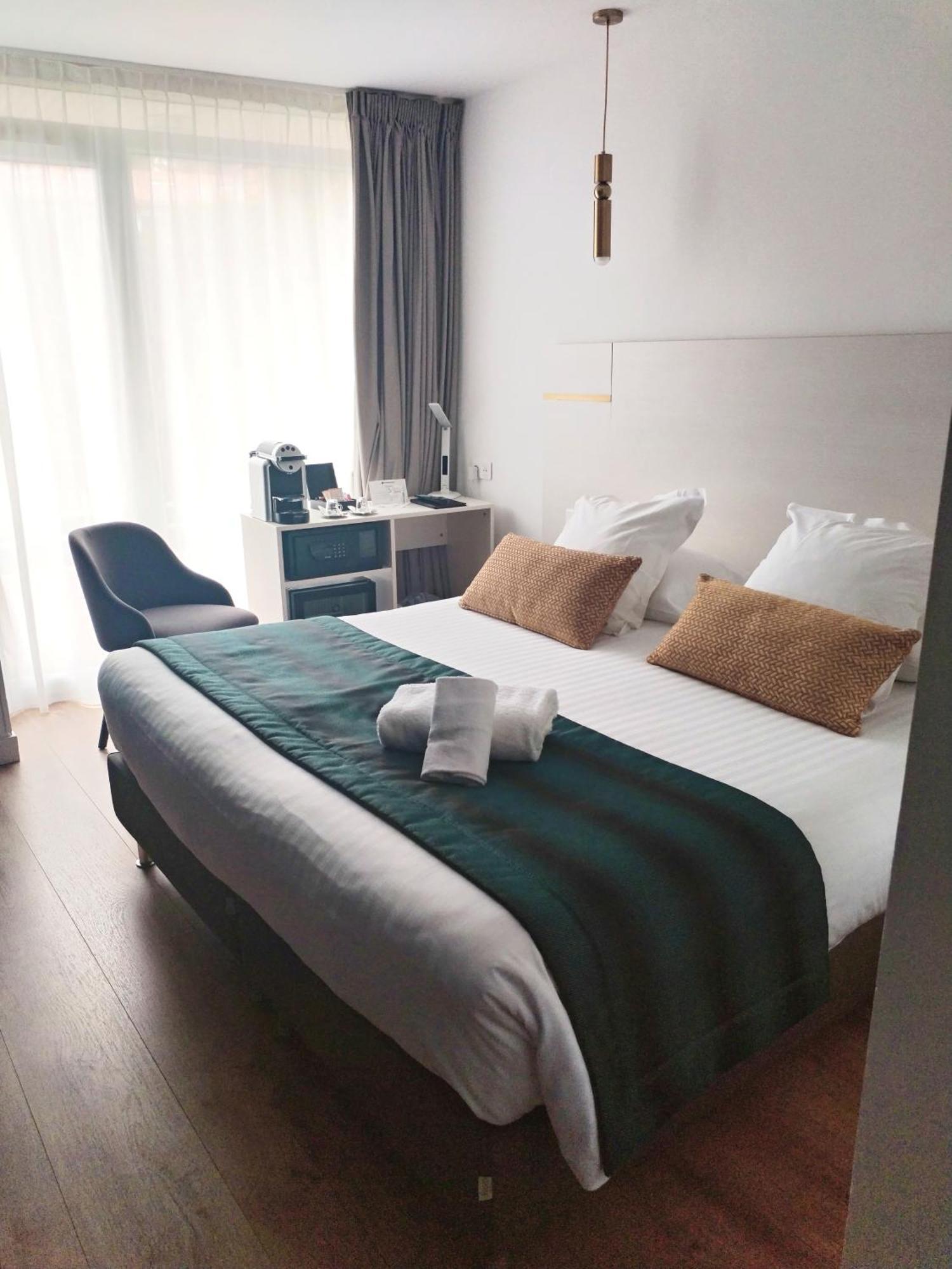 Comfort Queen Room with Balcony,1528726285:JPEG