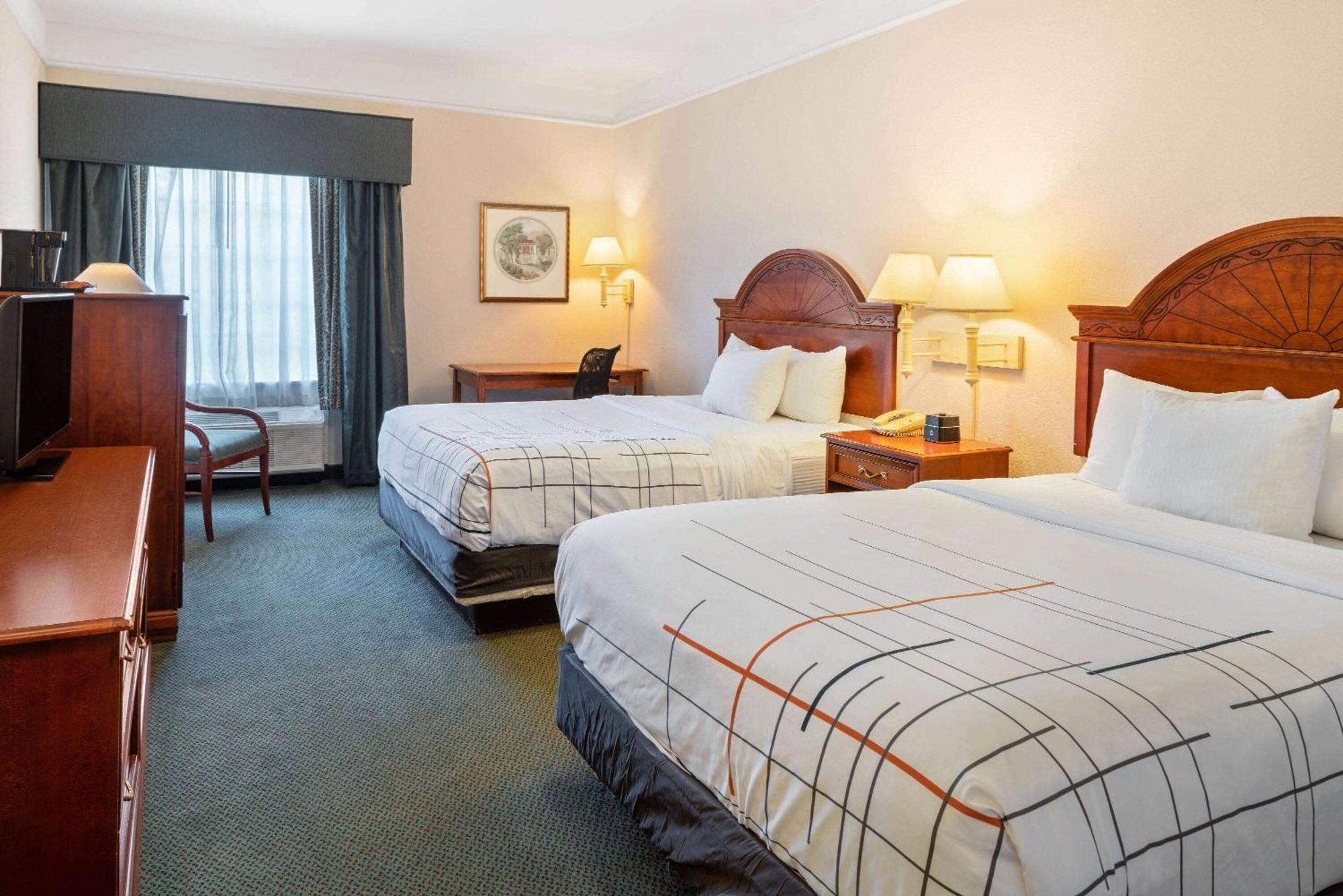Queen Room with Two Queen Beds and Bath Tub - Mobility Accessible/Non-Smoking,1276333510:JPEG