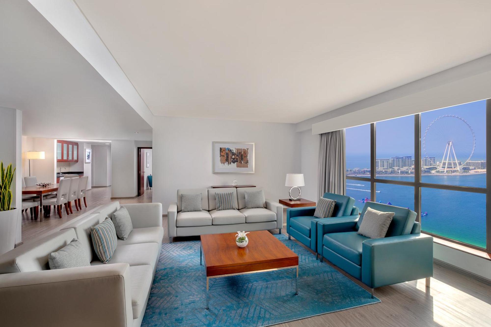 Familiesuite met 4 Slaapkamers, Balkon en Uitzicht op Zee