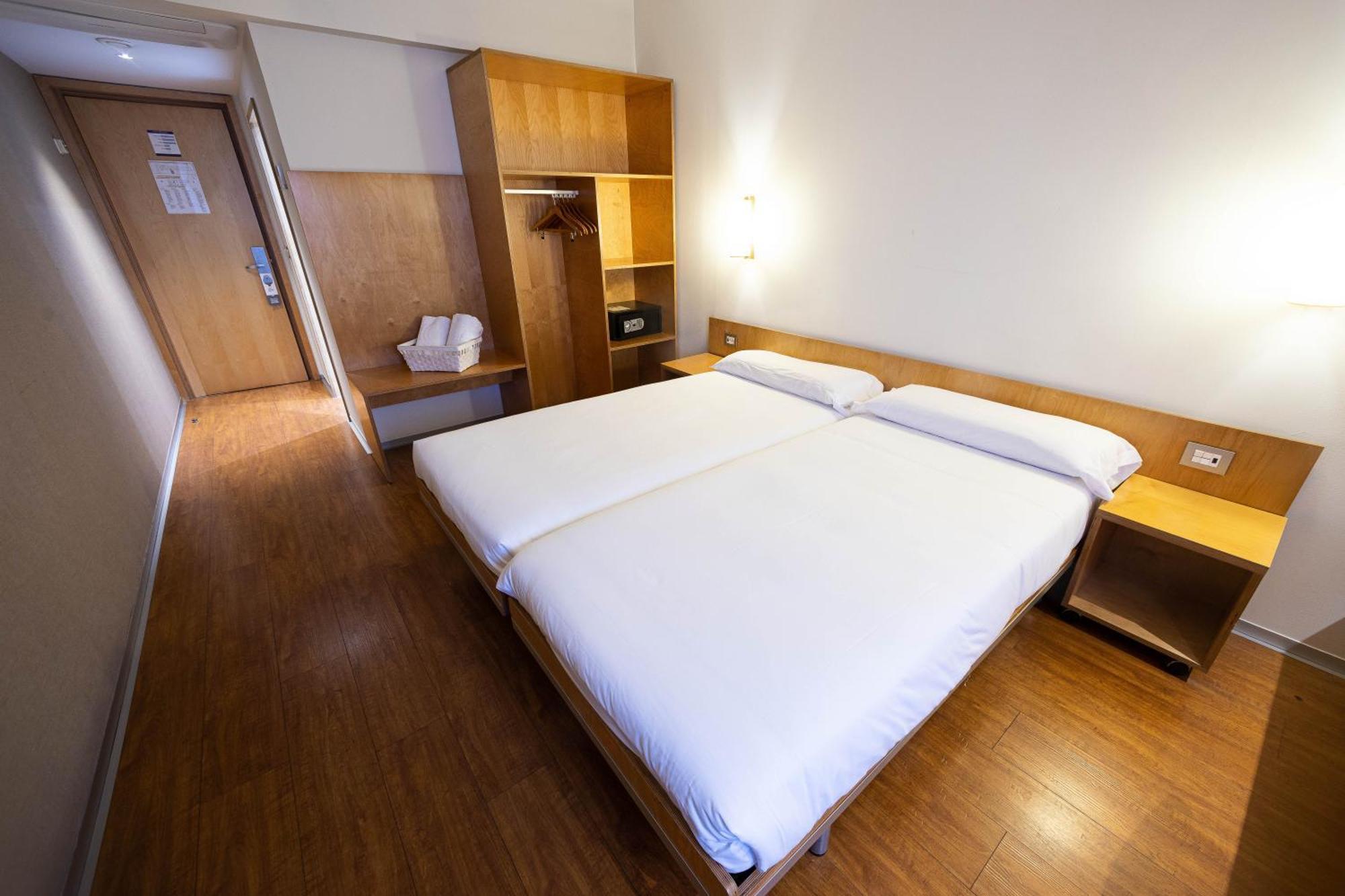 2 Single Beds,1533983998:JPEG
