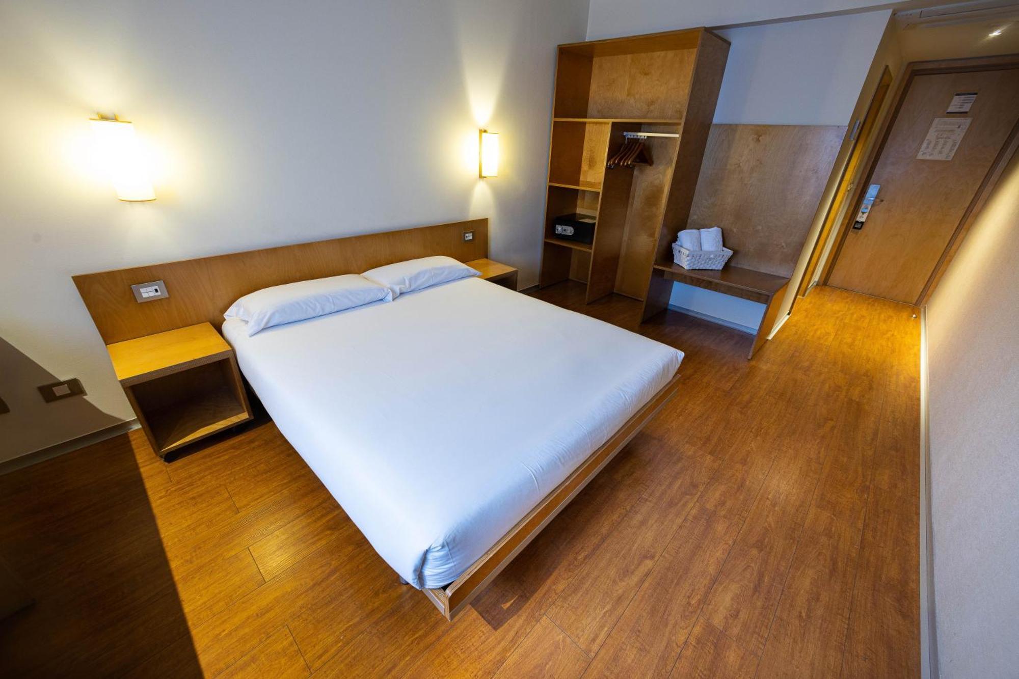 Standard Queen Room,1533984730:JPEG