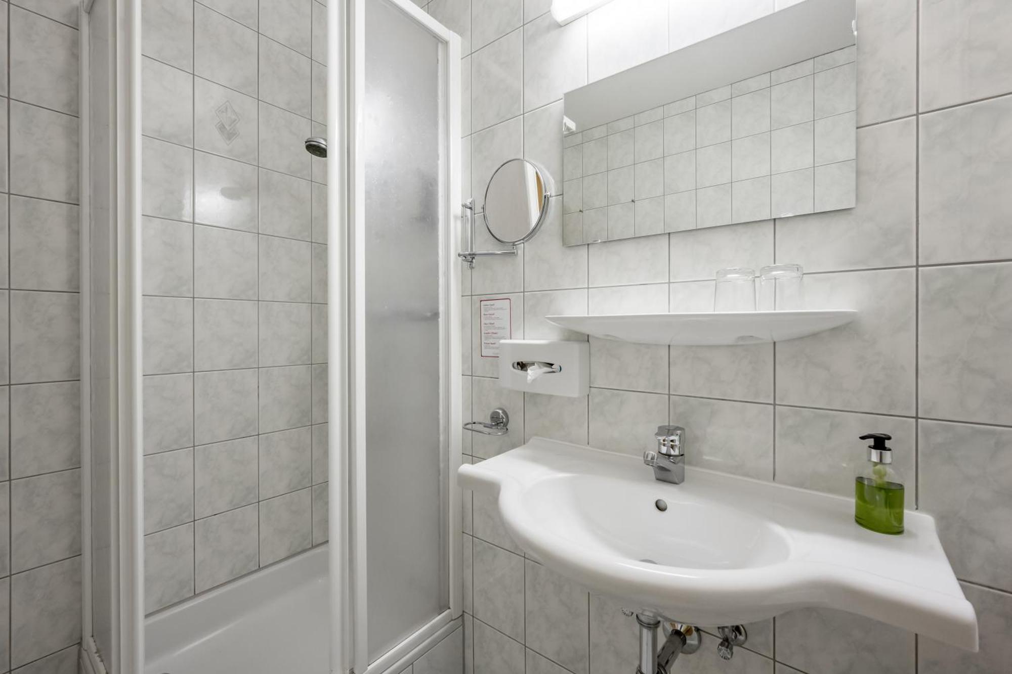 Double Room,1533997927:JPEG