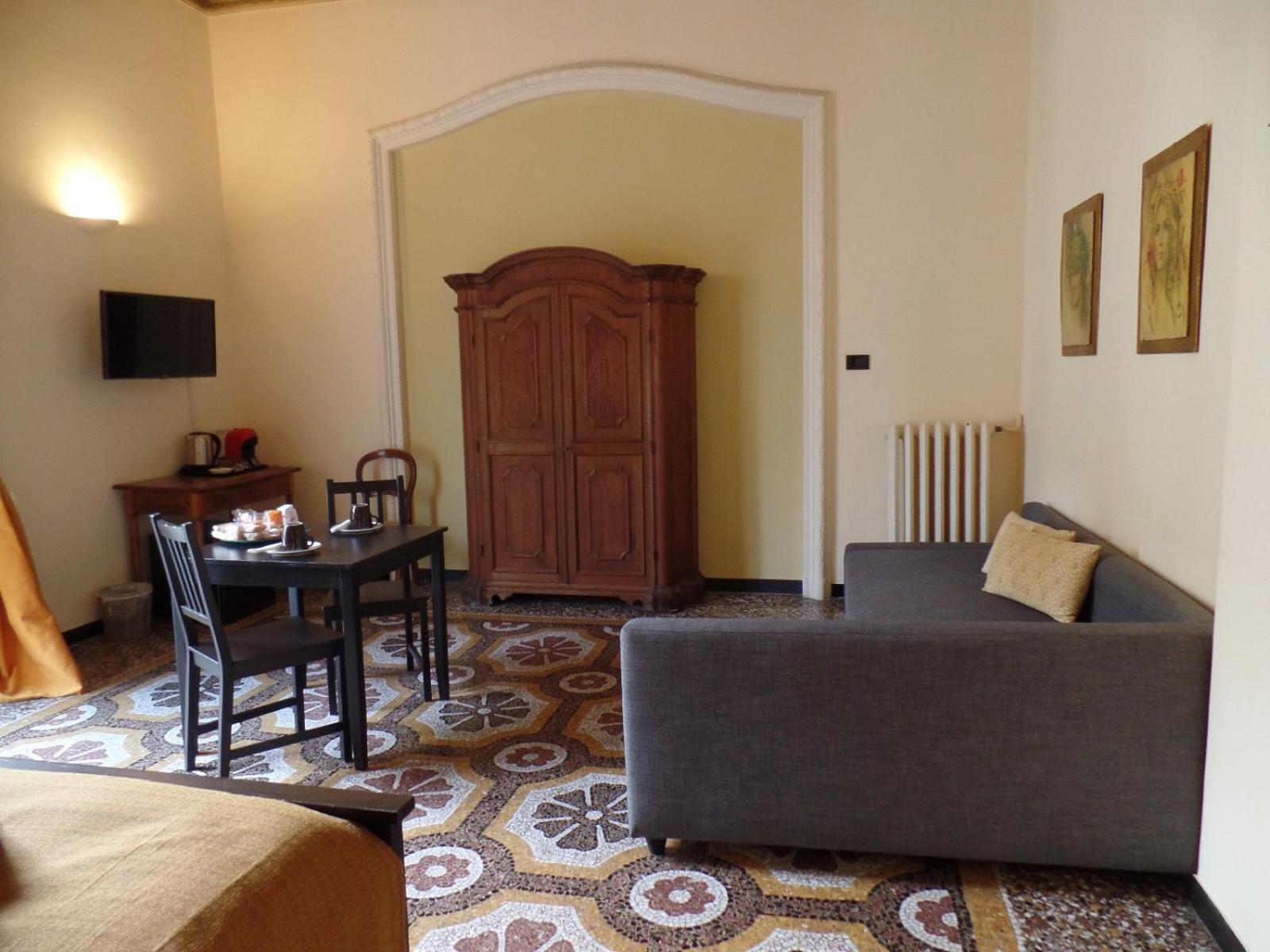 Vierbettzimmer mit Gemeinschaftsbad
