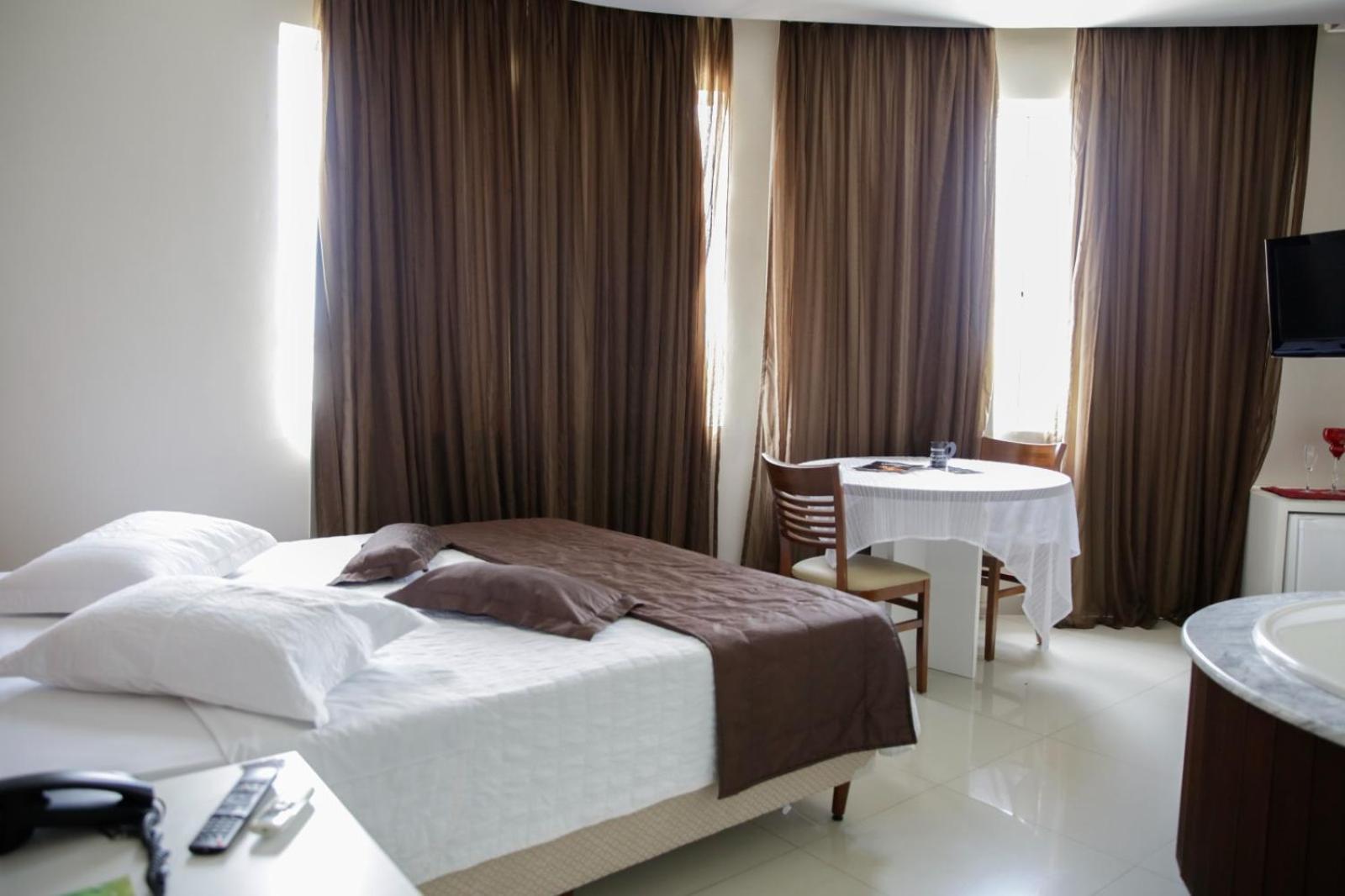 Quarto Duplo com Banheira de Hidromassagem