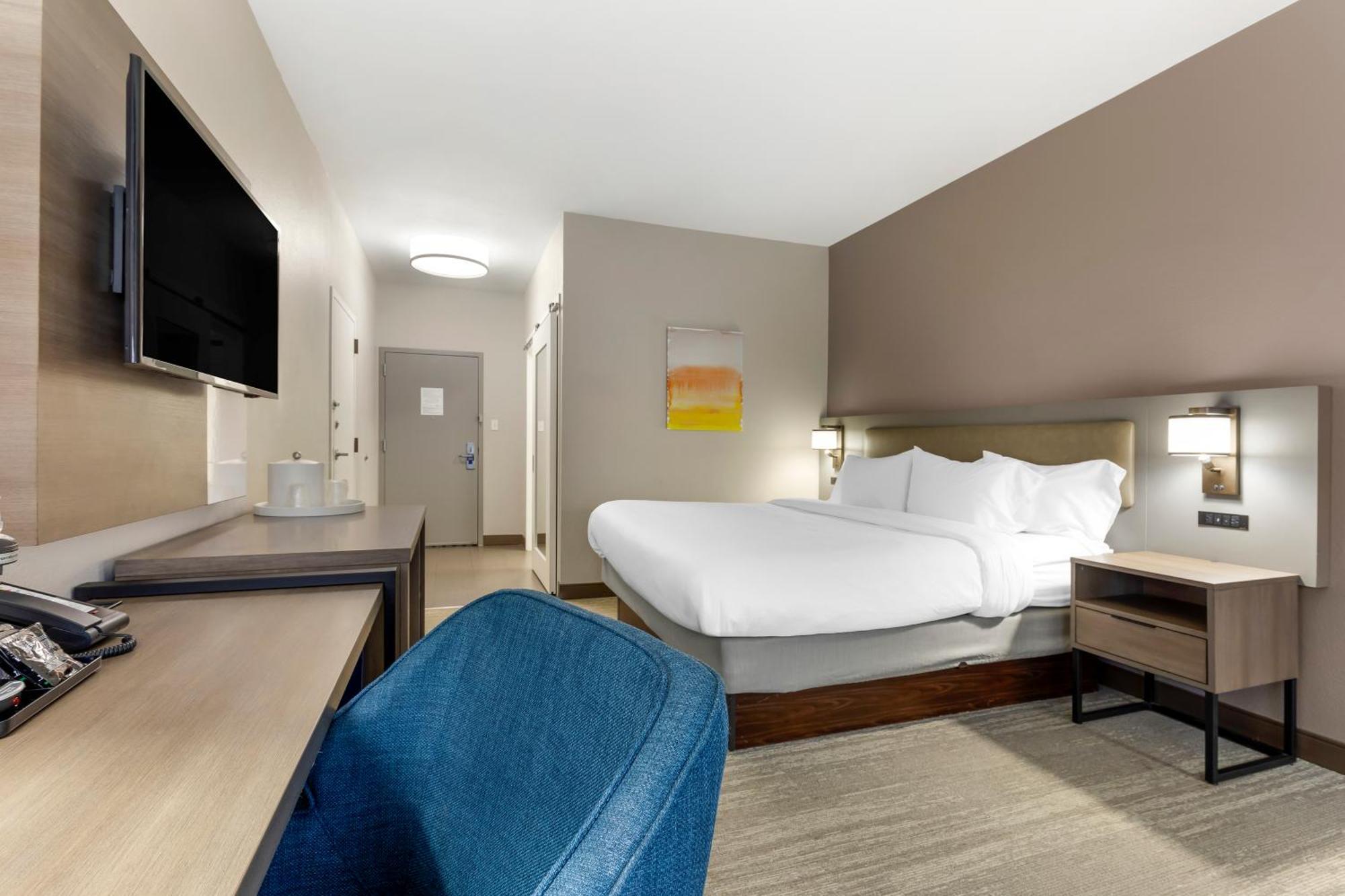 King Room with Tub - Disability Access/Non Smoking/Interior Corridor