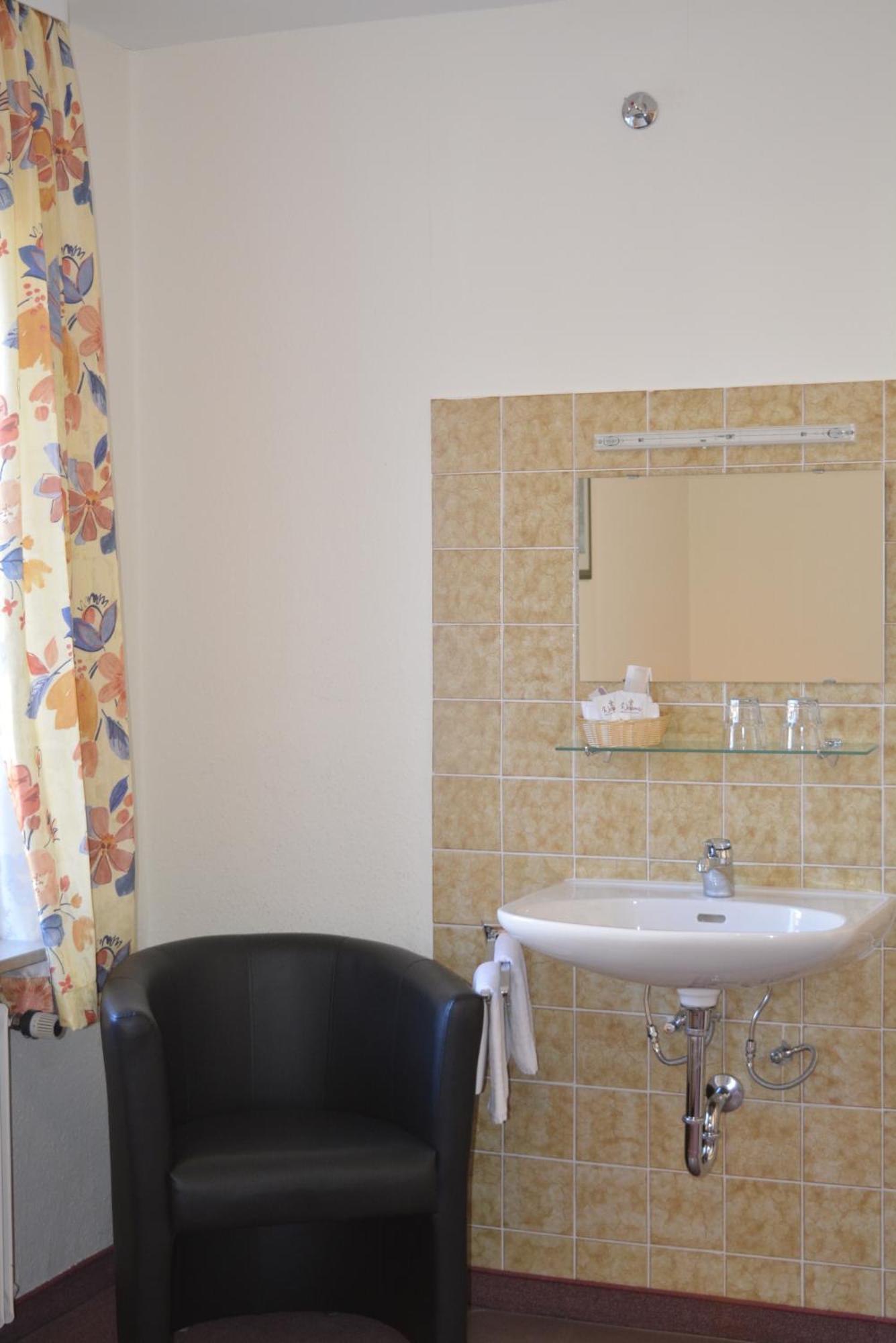 Doppel- oder Zweibettzimmer