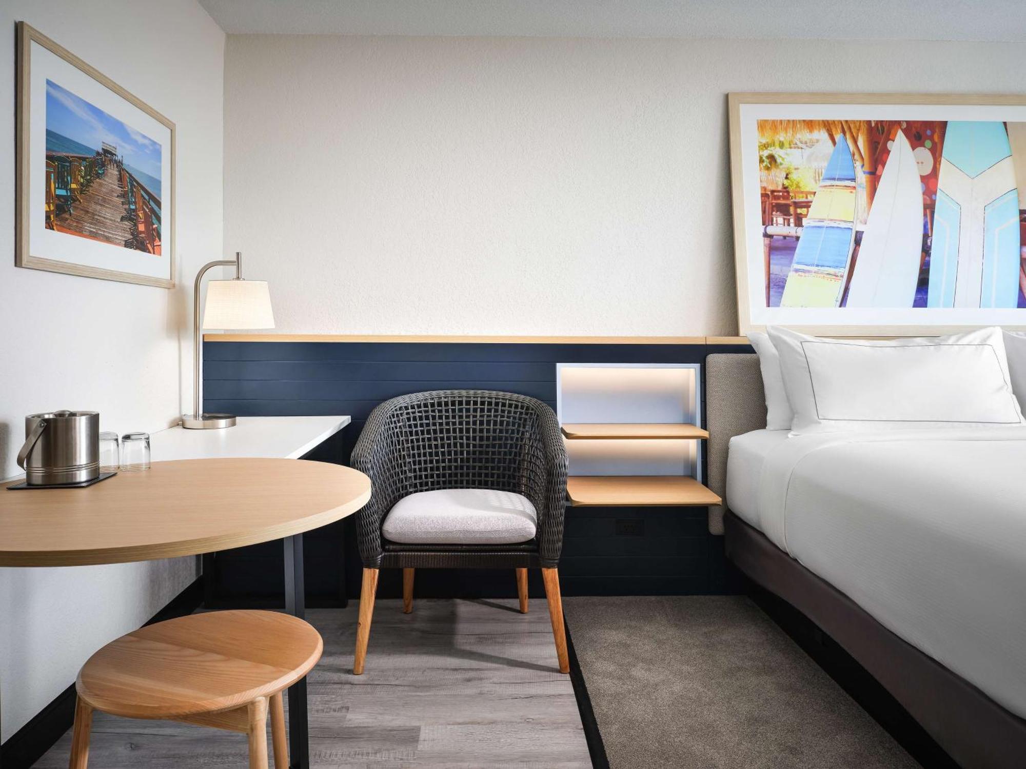 King Room with Balcony - Non-Smoking