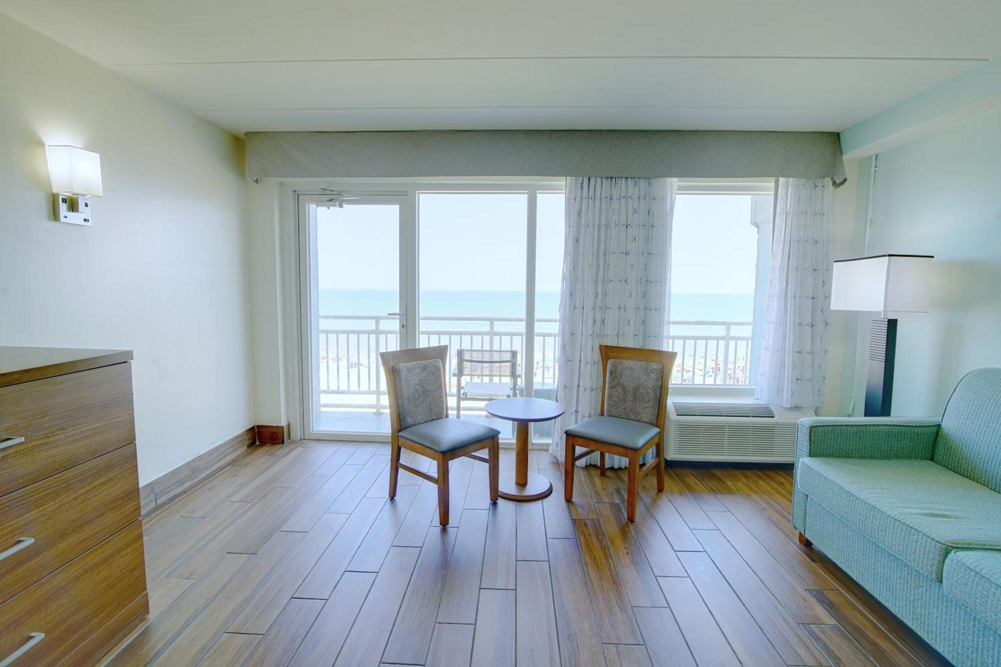 Oceanfront Suite - Lower Floor