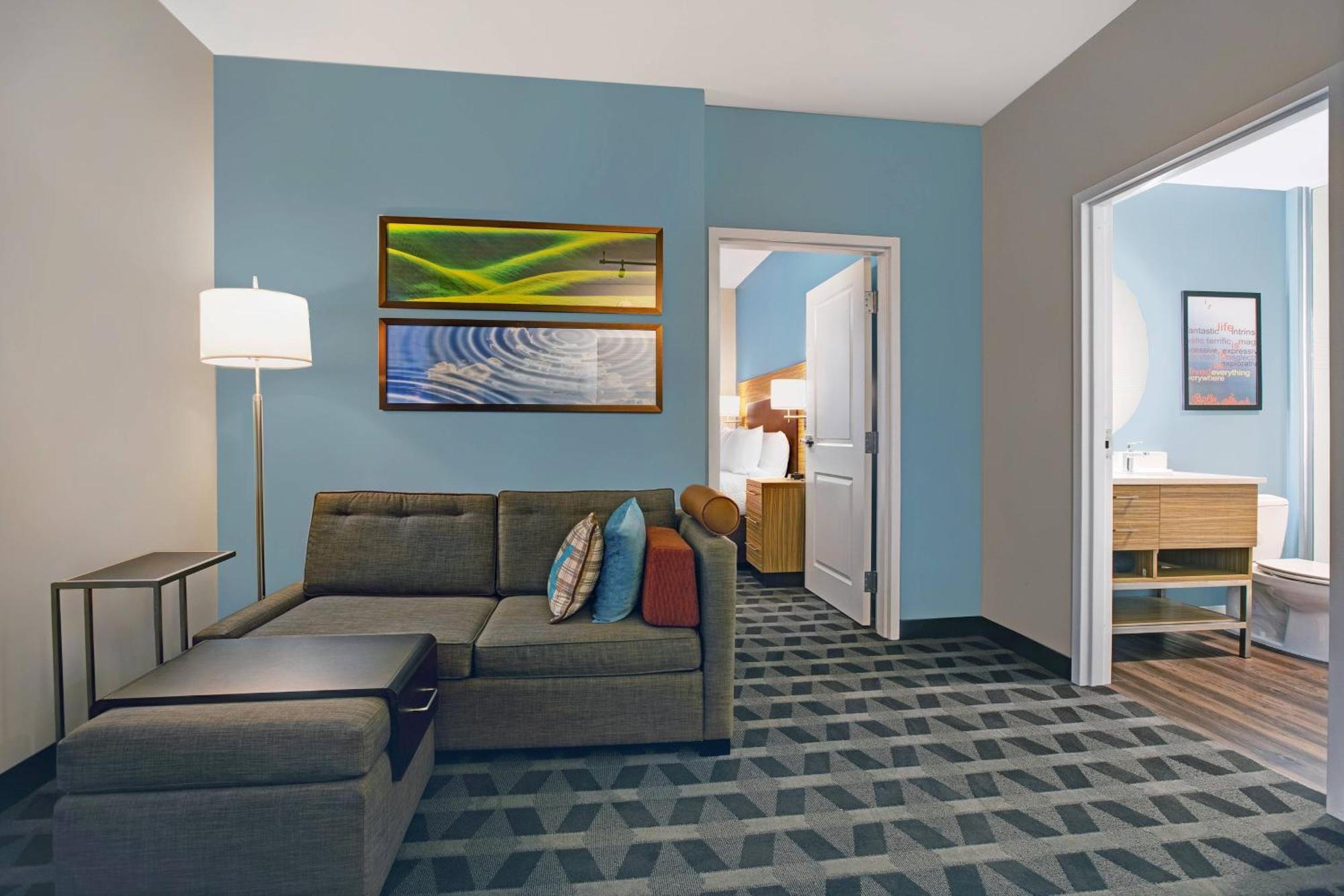 1 Bedroom Suite 1 King Sofa bed,1537521958:JPEG