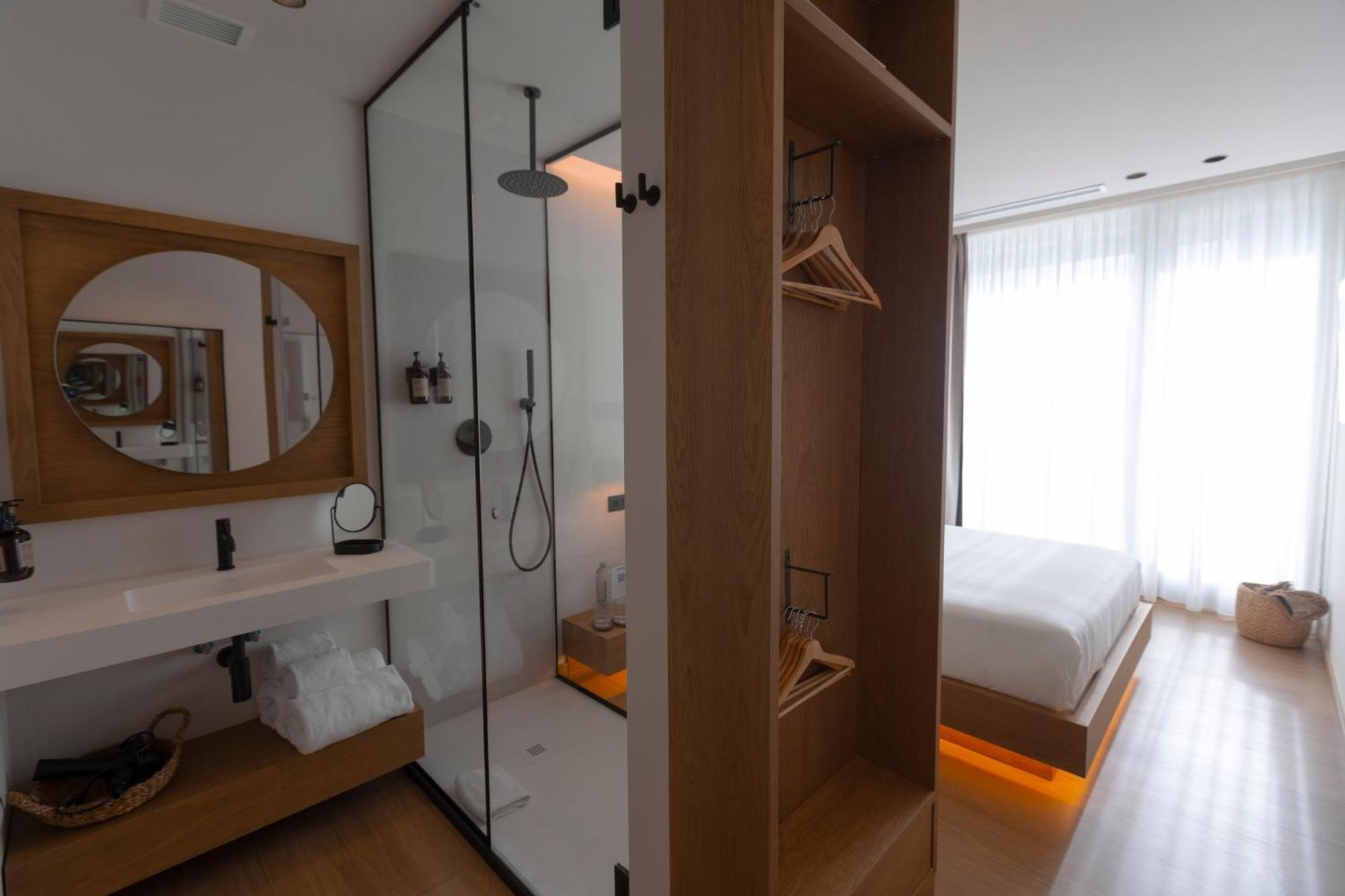 Double Room with Balcony and Sea View,1537670173:JPEG