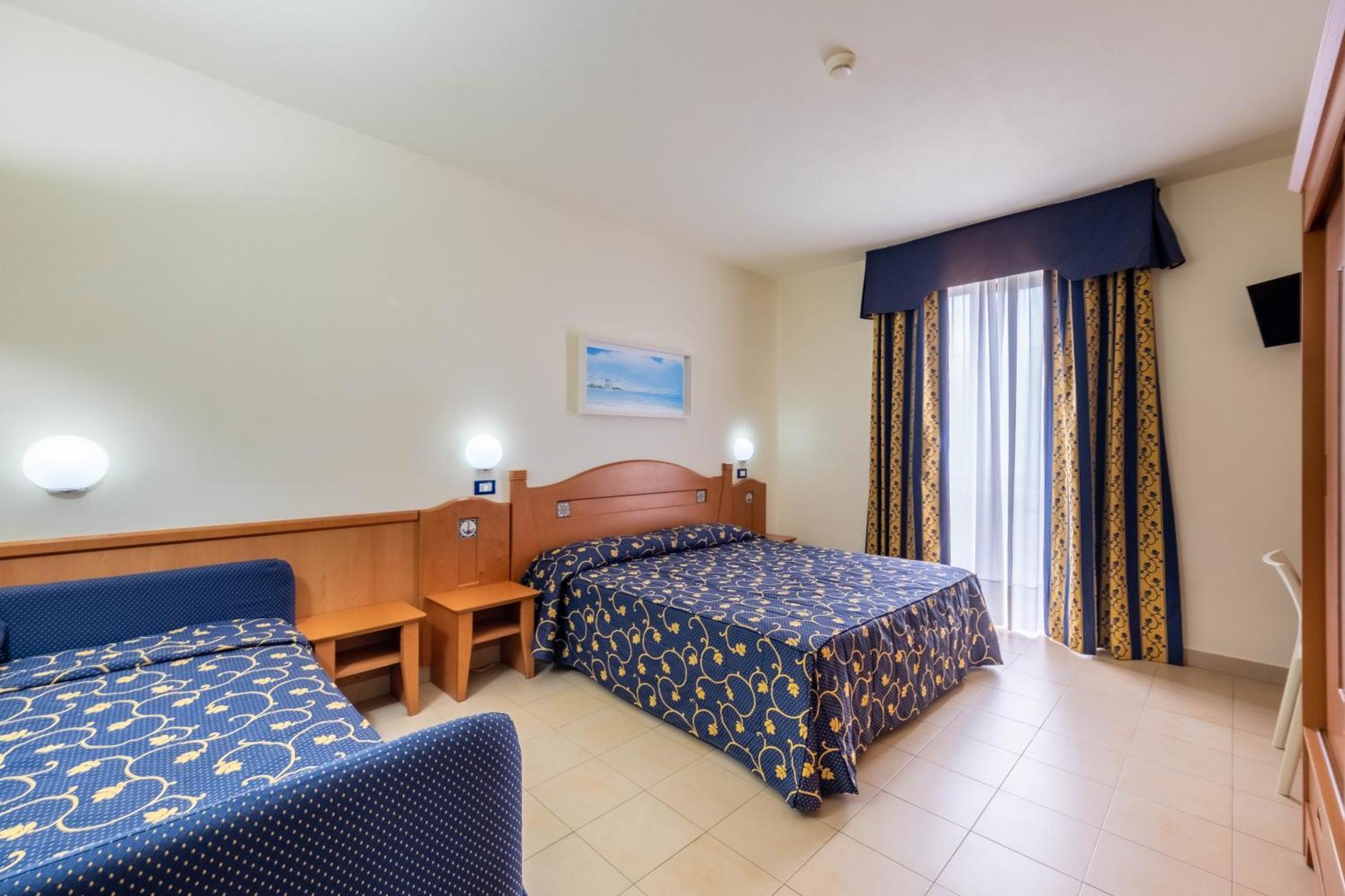 Standard Room,1537913371:JPEG
