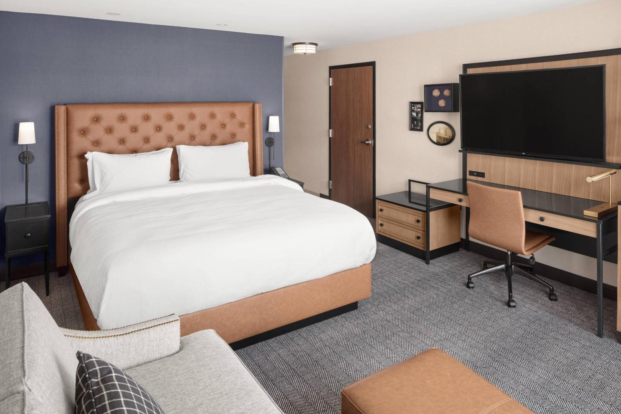 King Room with Sofa Bed - Hearing Accessible