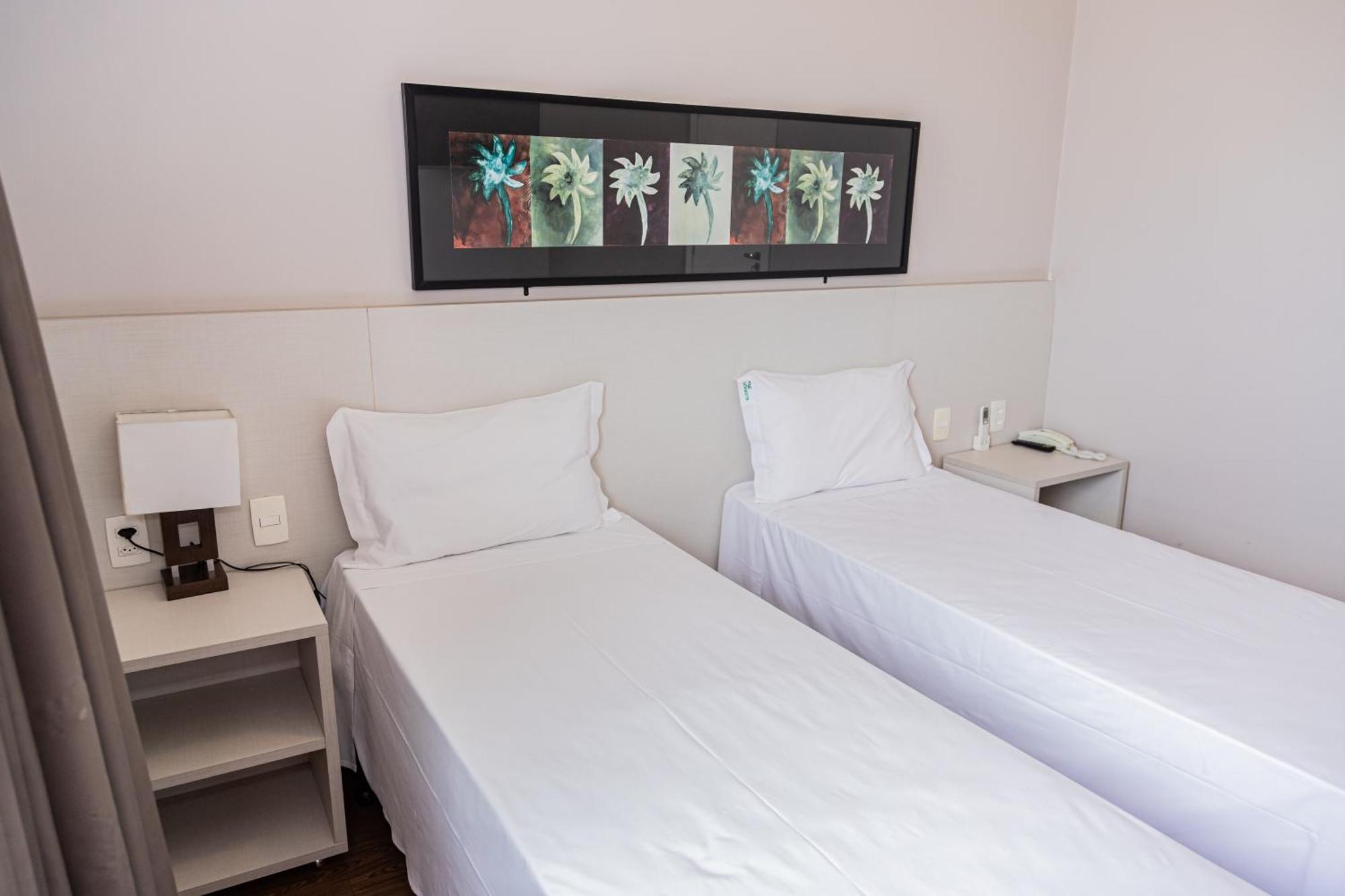 Quarto com 2 Camas de Solteiro