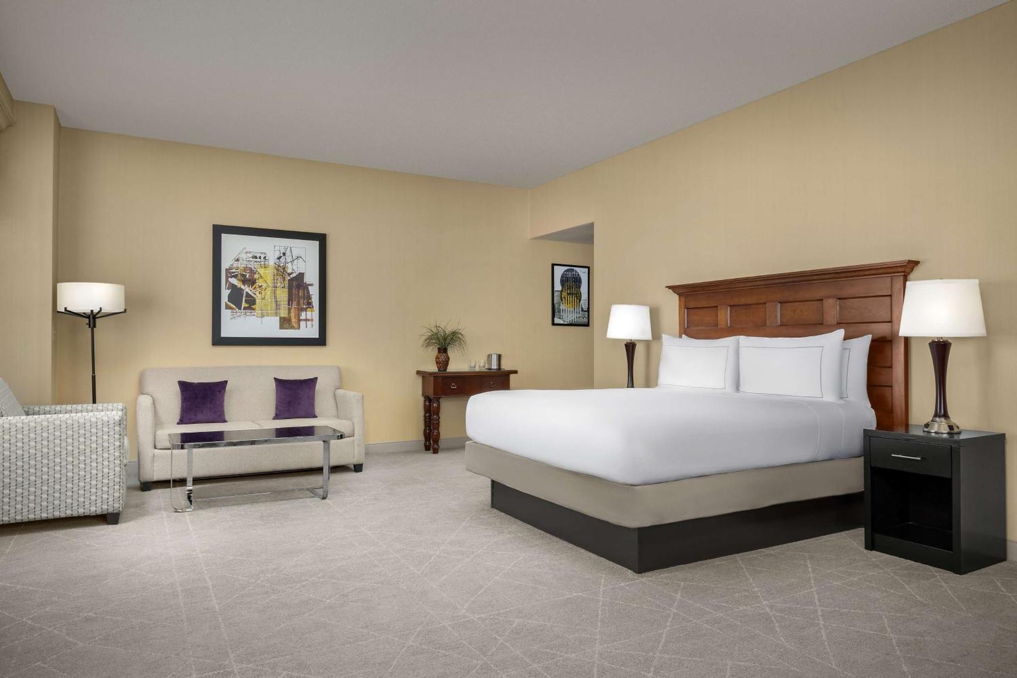 King Corner Room with Sofa Bed - Non-Smoking