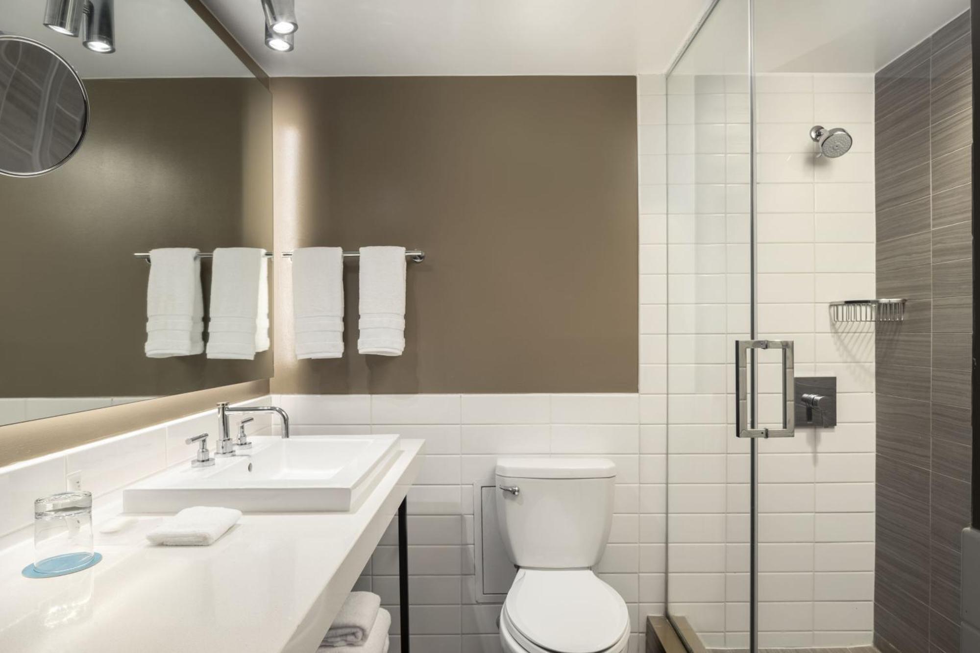 Guest room, 2 Double, City view