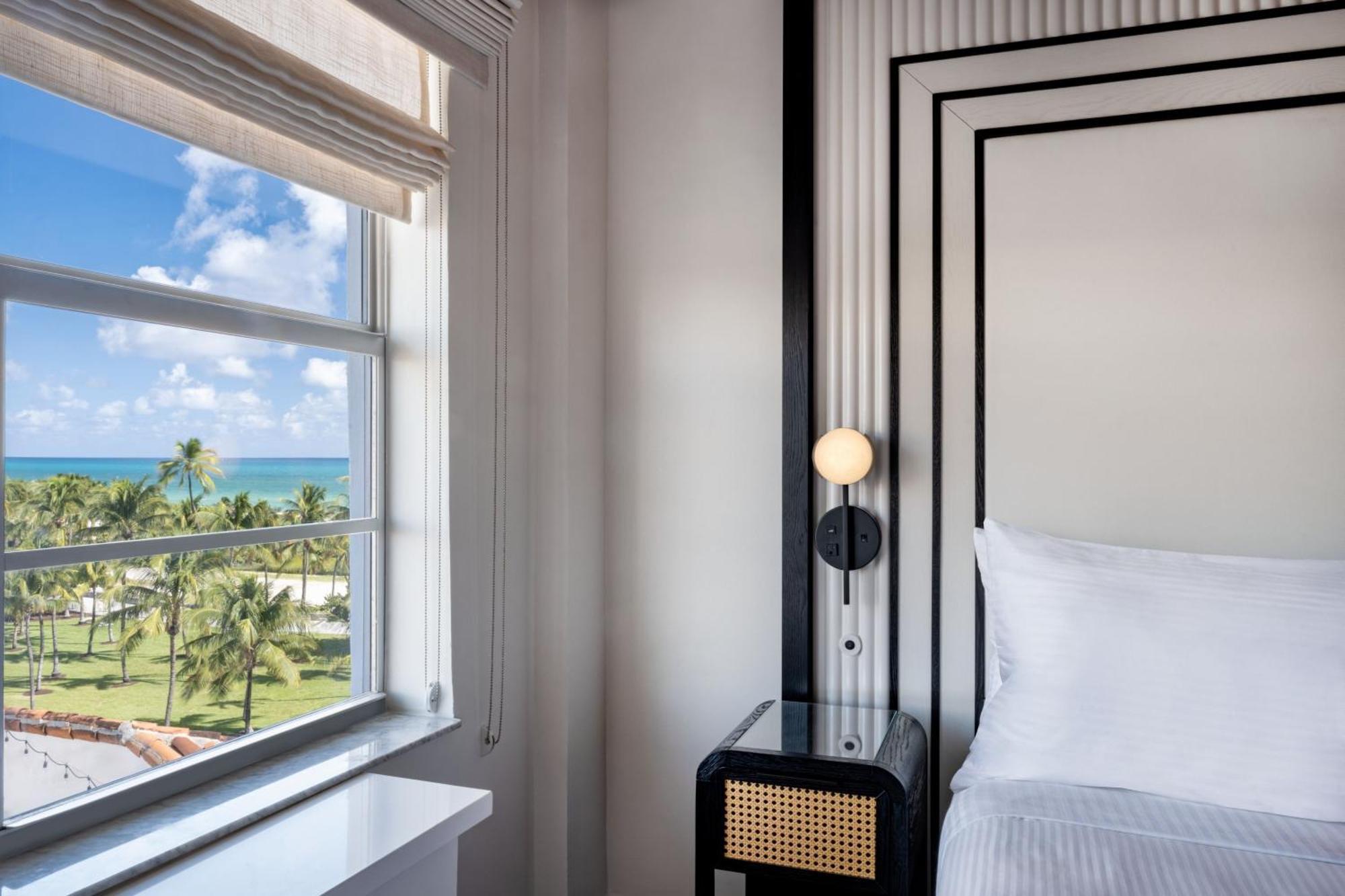Deluxe King room with partial ocean view