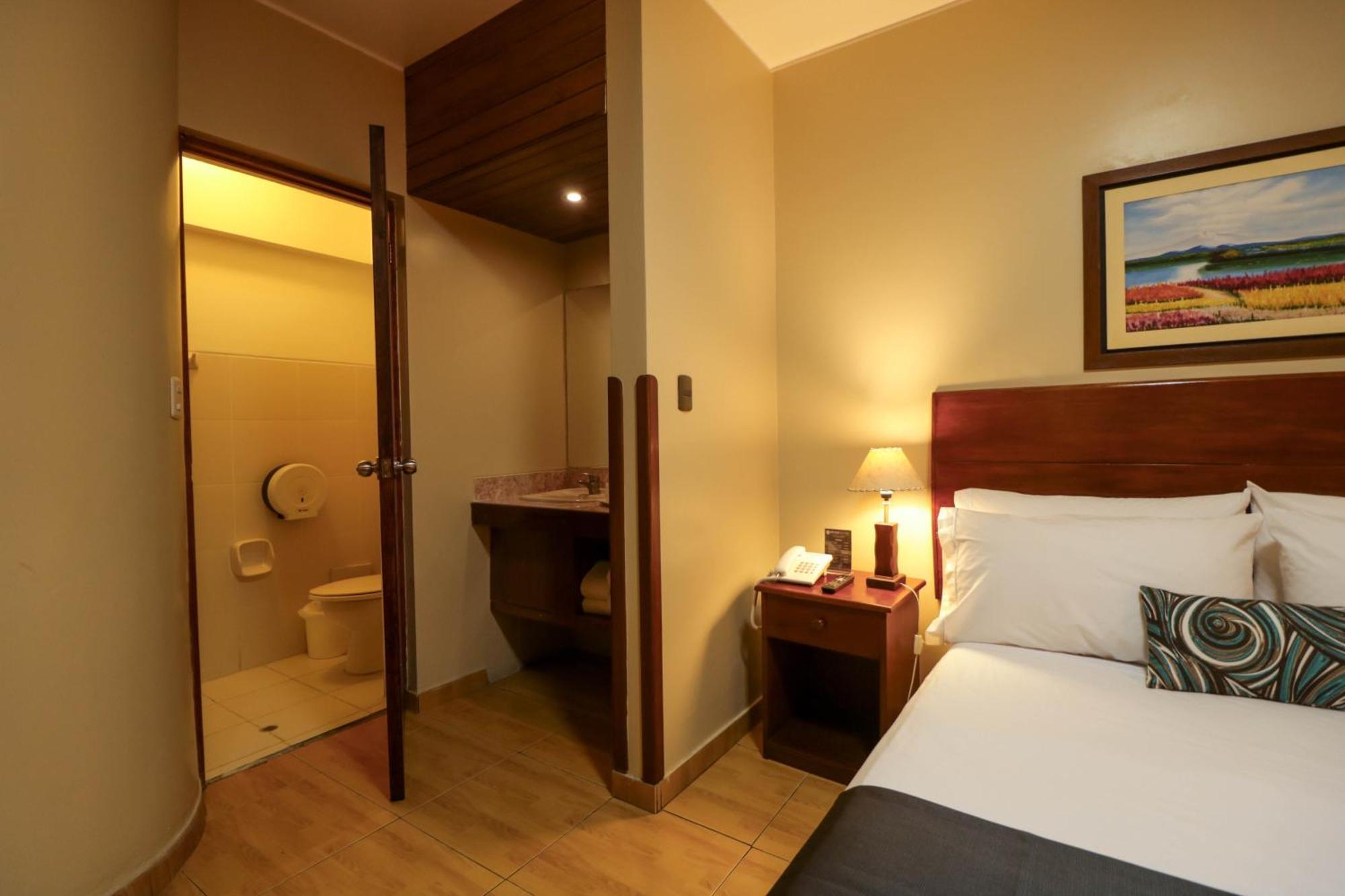 Quarto Duplo com 2 Camas de Casal