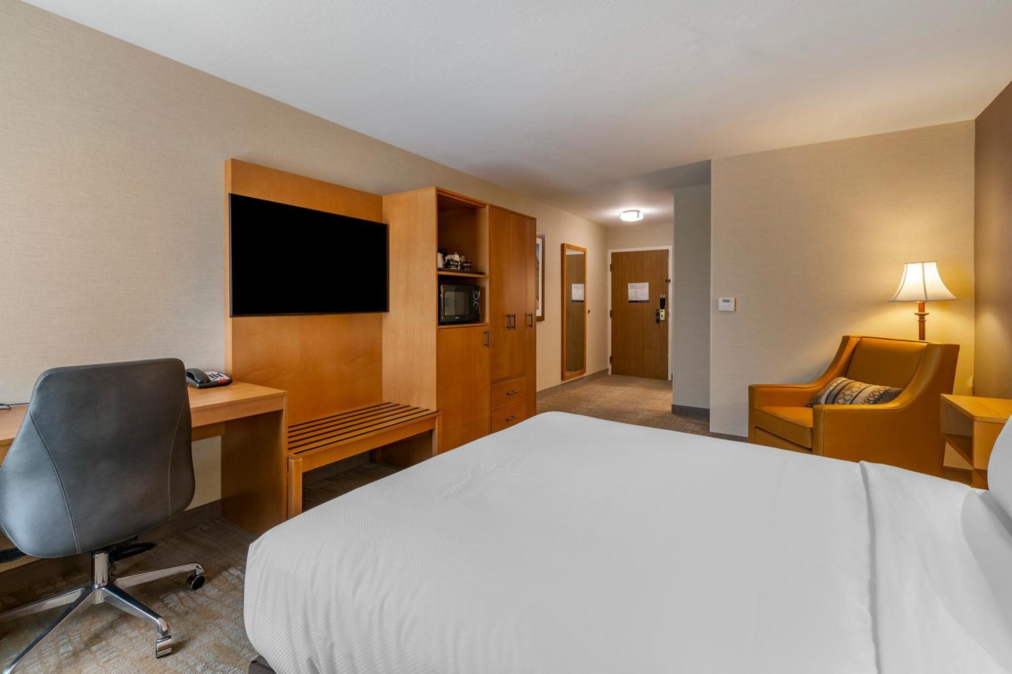 Queen Room - Accessible/Non Smoking