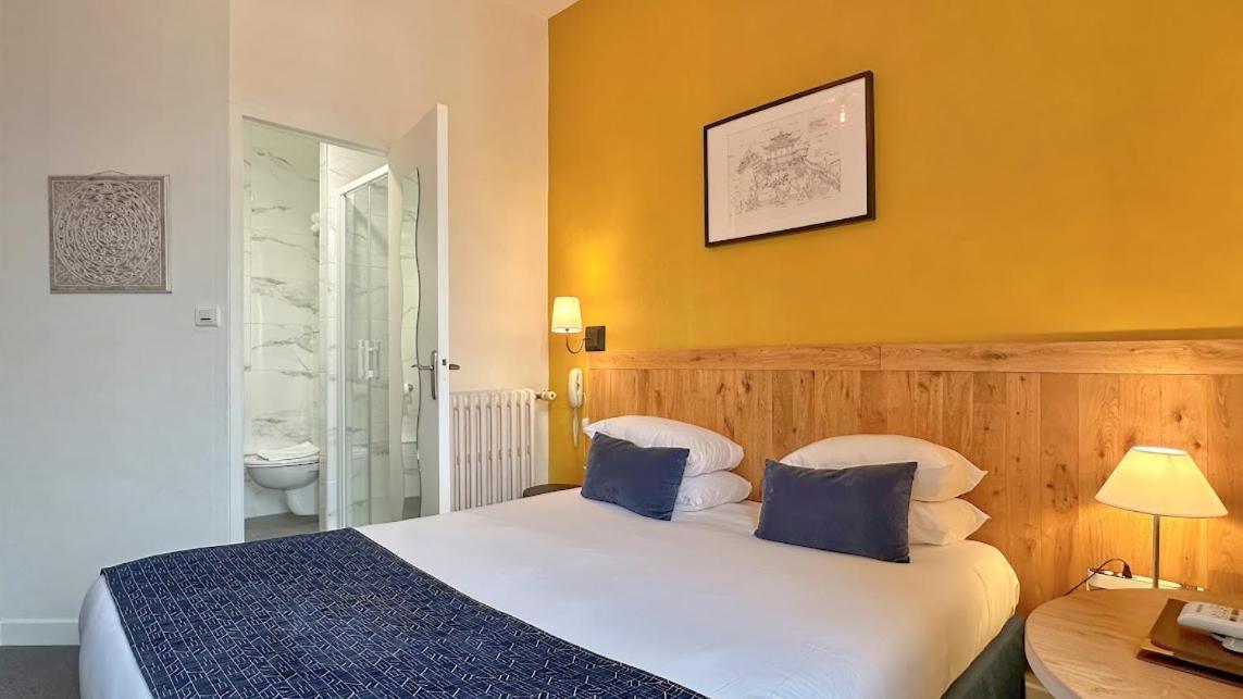 Double Room with Street View,1541252311:JPEG