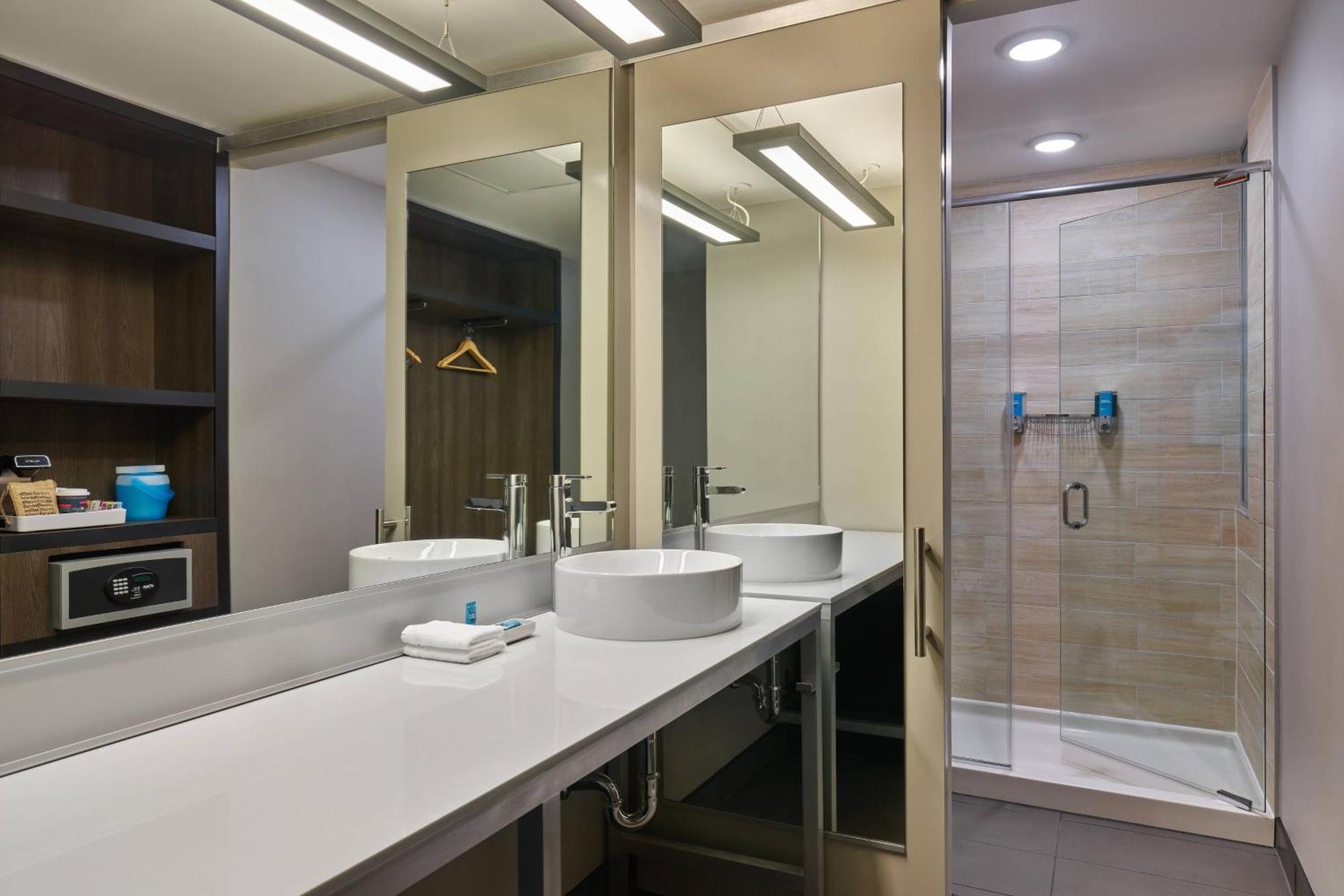 Aloft, Guest room, 1 King
