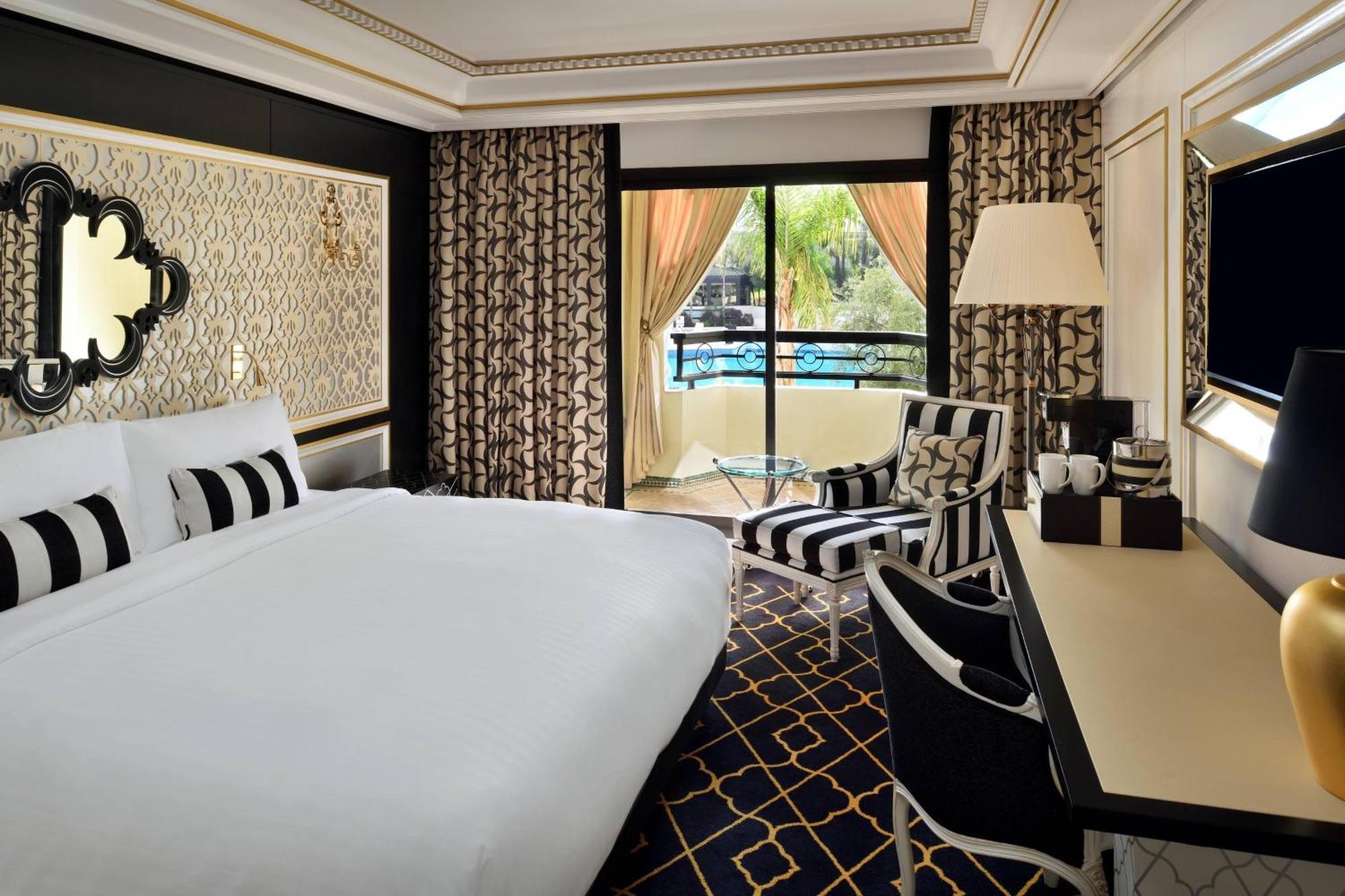 Deluxe Room Guest room 1 King Pool view Balcony,1542388651:JPEG