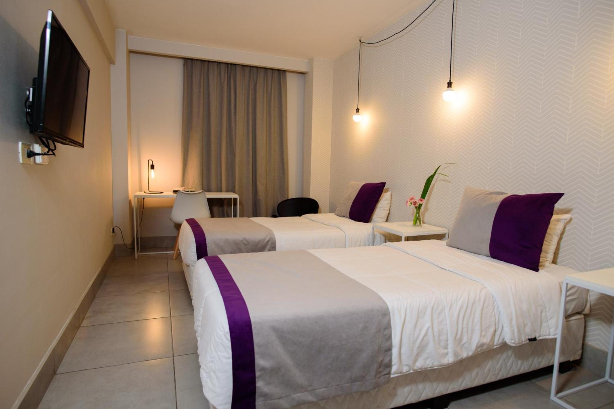 Quarto com Cama de Casal ou 2 de Solteiro
