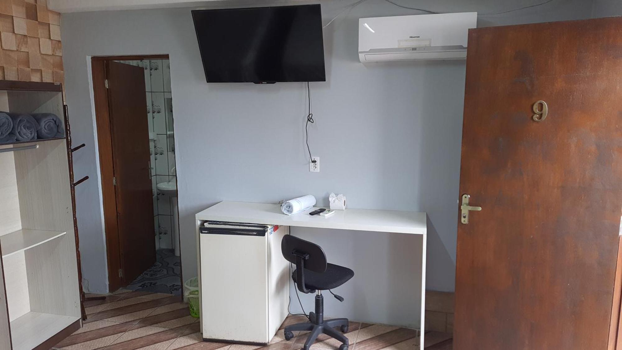Quarto Triplo com Banheiro Privativo