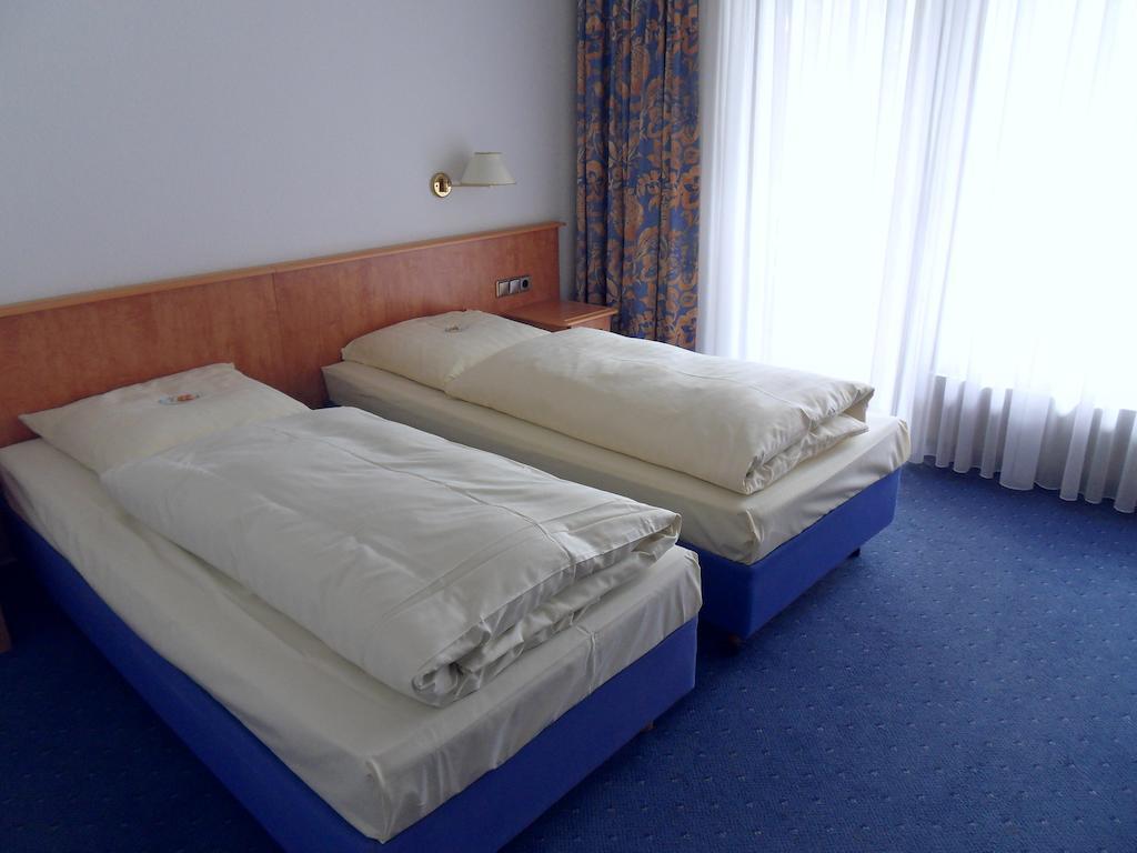 Dreibettzimmer mit Balkon