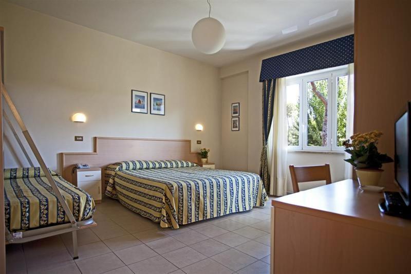 Classic Dreibettzimmer