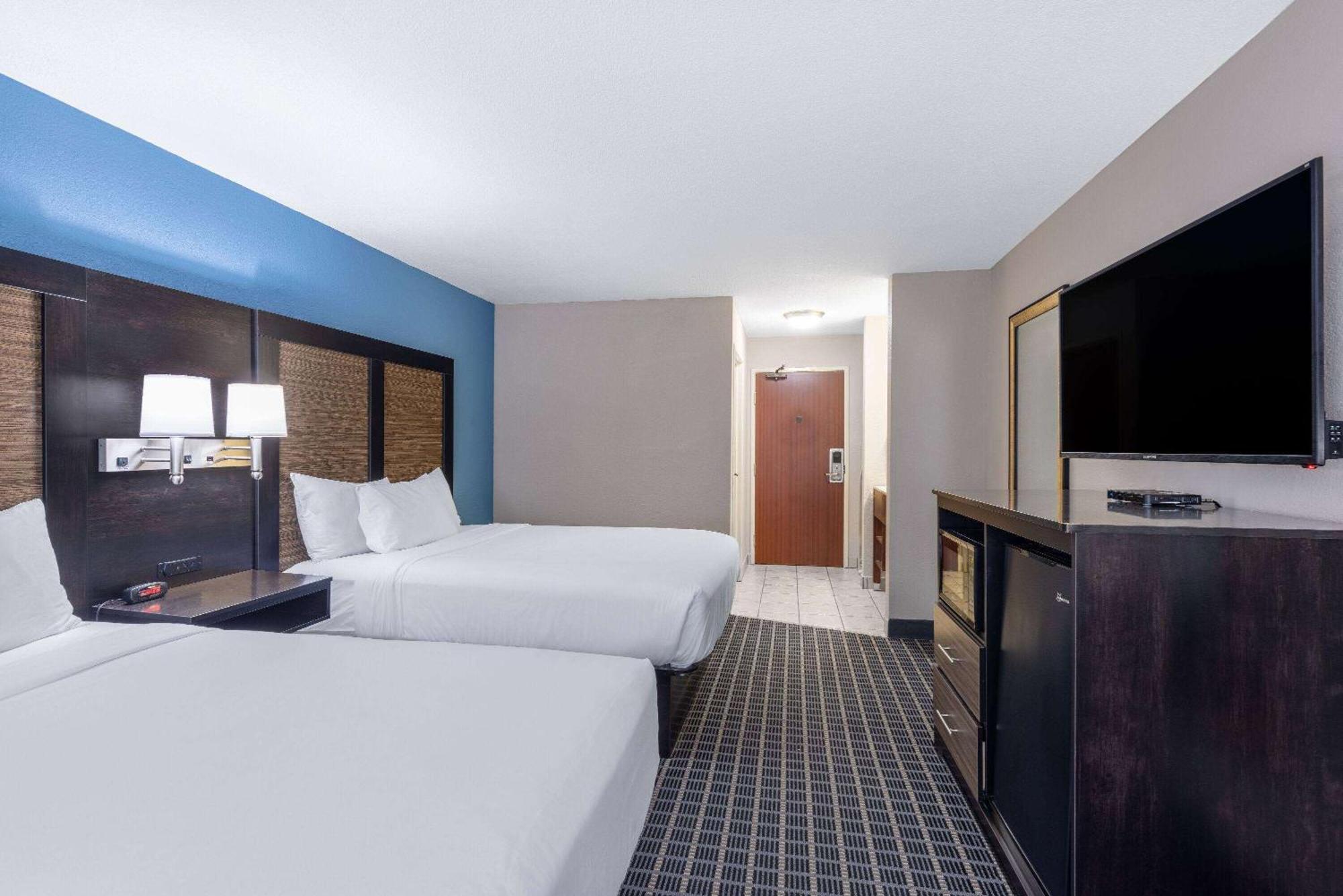 Queen Room with Two Queen Beds - Non-Smoking