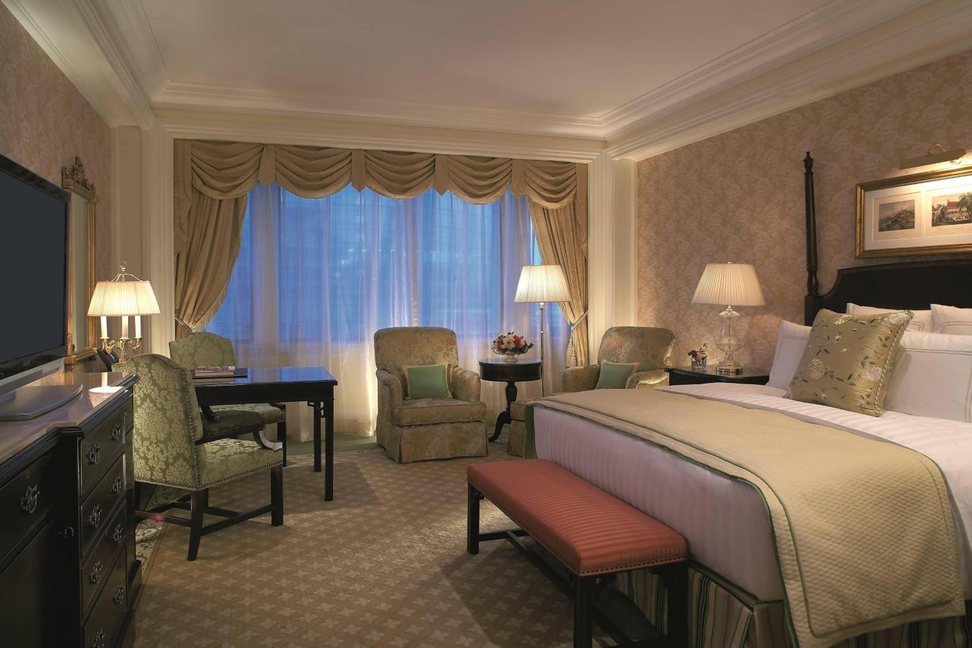 Deluxe Room, 1 King,986402245:JPEG