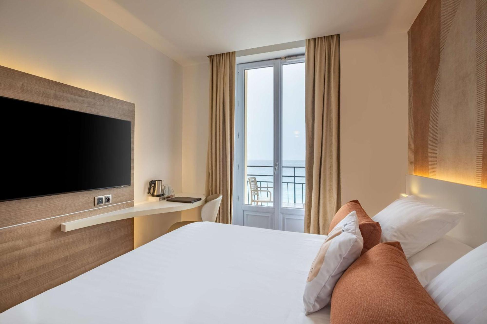 Chambre Lit Queen-Size Supérieure avec Balcon - Vue sur Mer - Non-Fumeurs