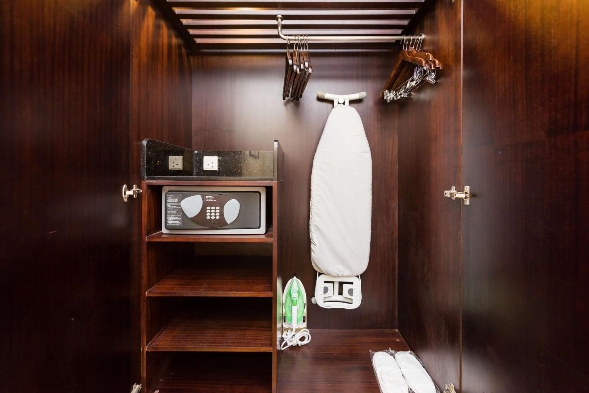 Superior Room with Taj Mahal View and 10% discount on food, beverages and laundry 