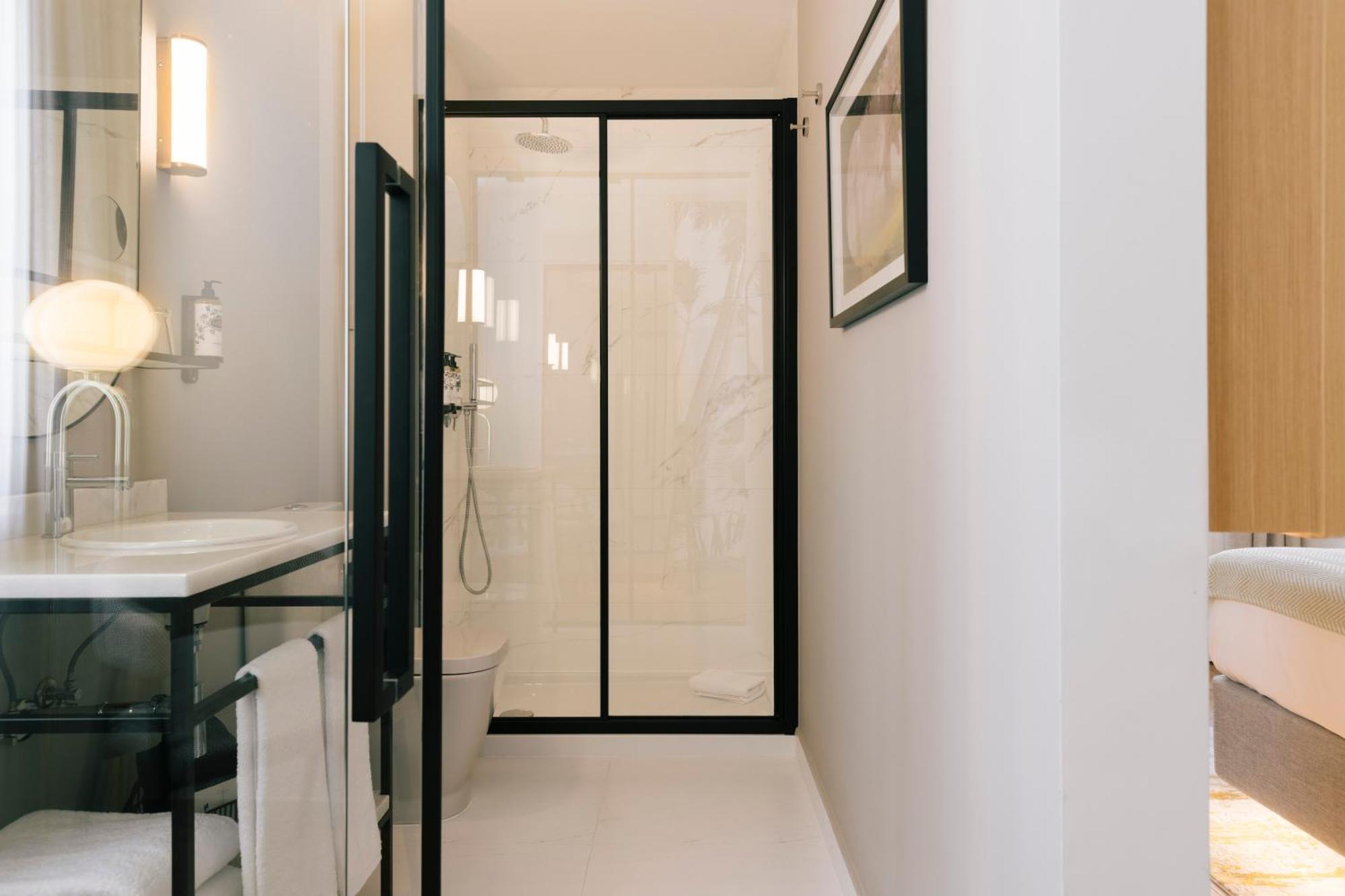 Quarto Premium de Canto com Cama de Casal ou 2 de Solteiro
