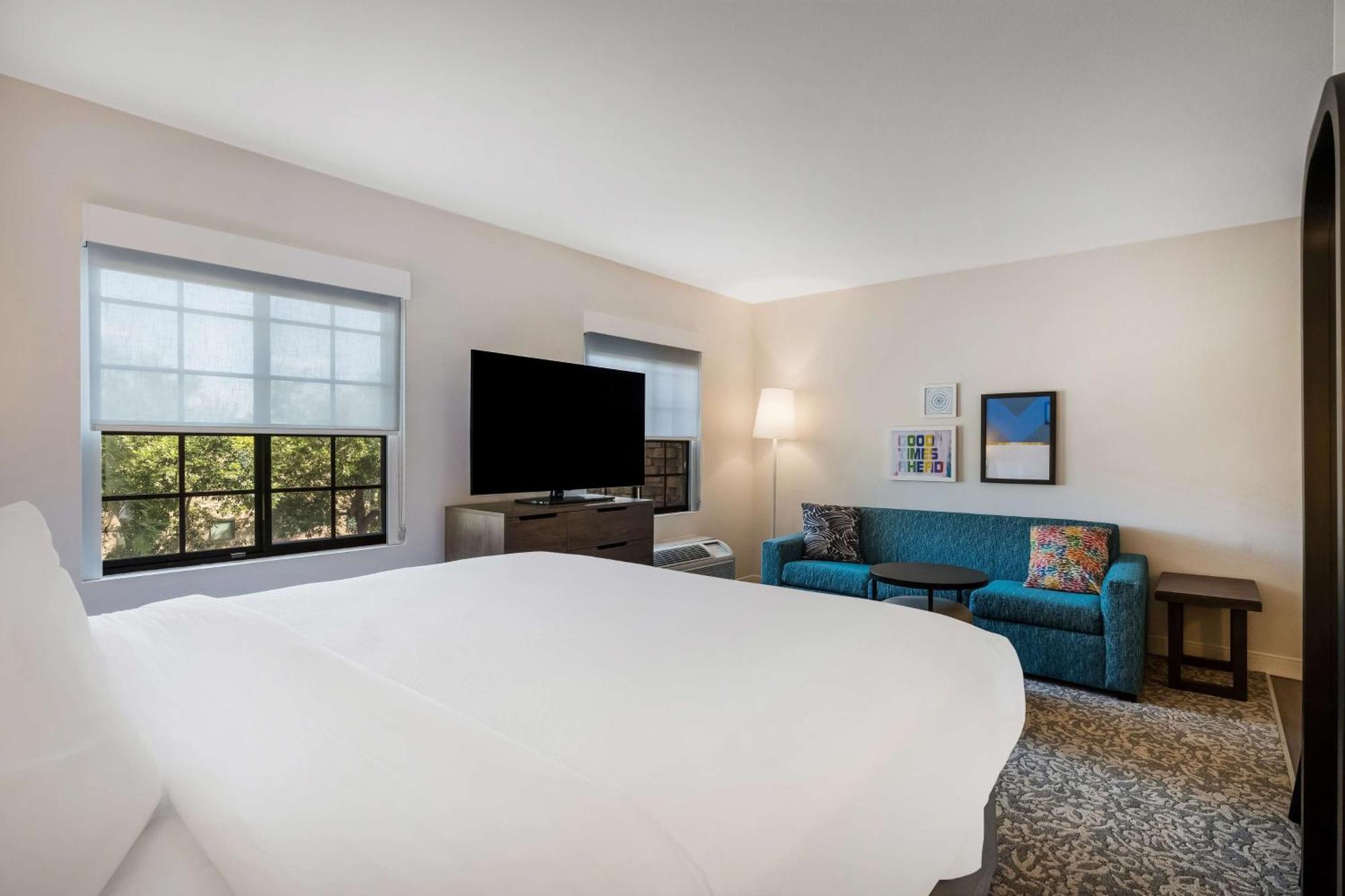 Studio King Suite